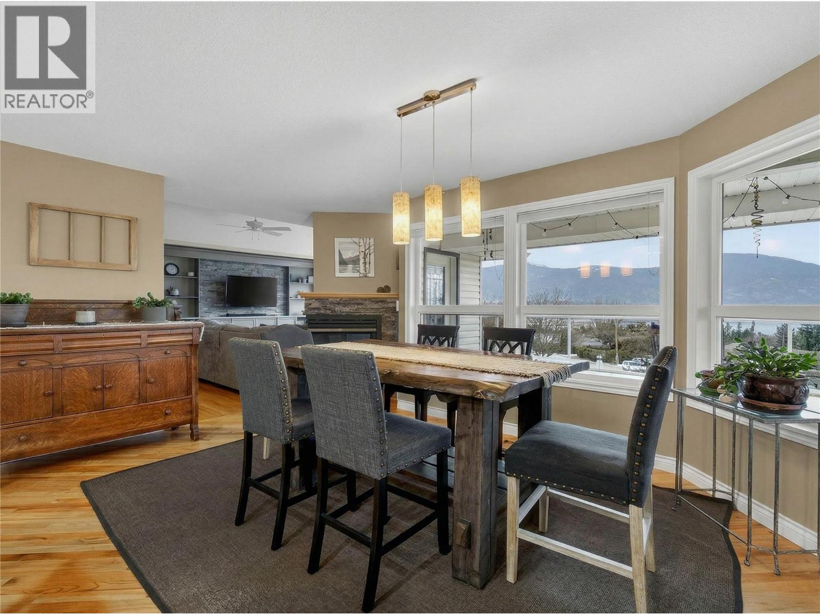 2270 3 Avenue SE, Salmon Arm