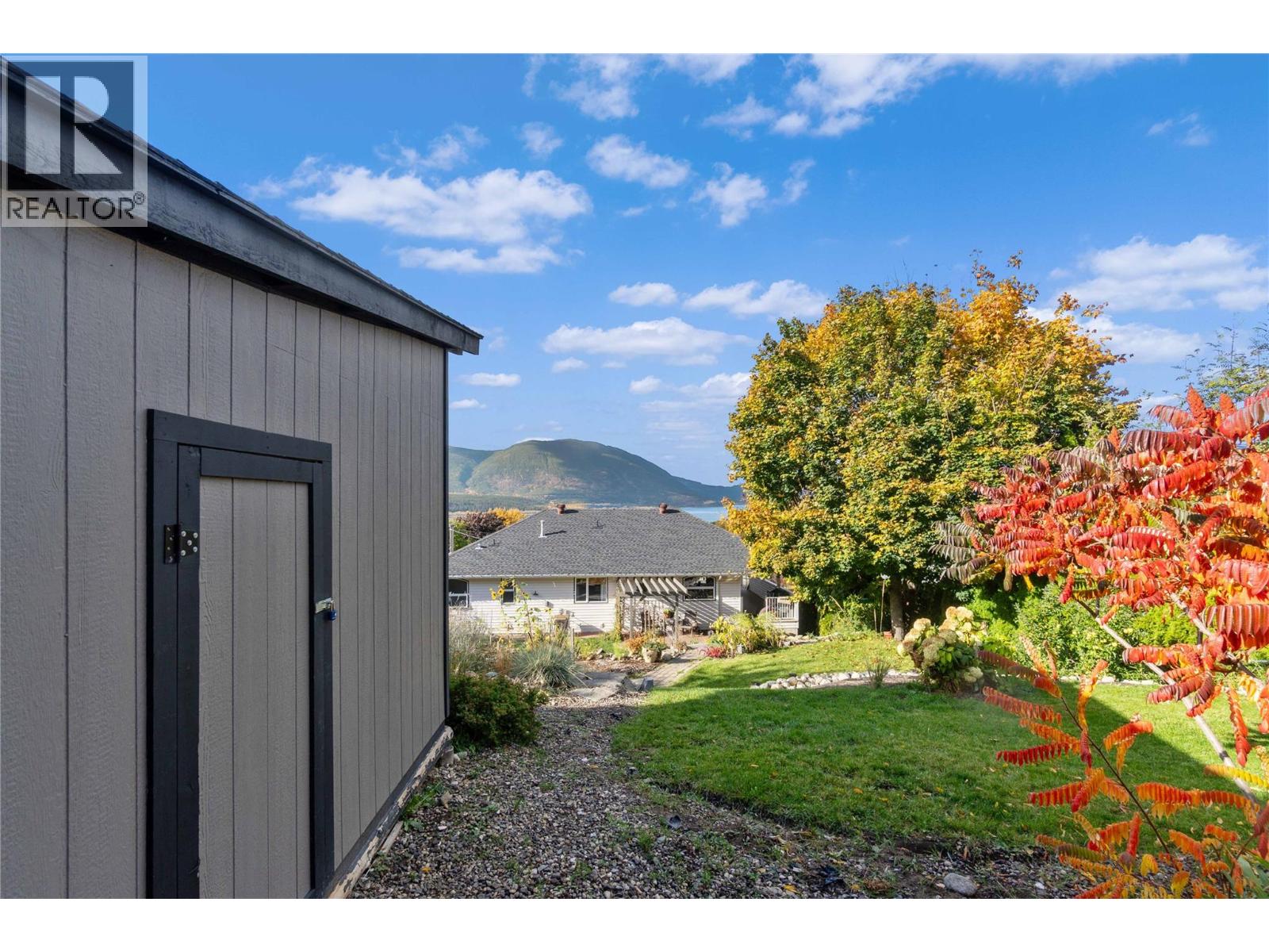 2270 3 Avenue SE, Salmon Arm