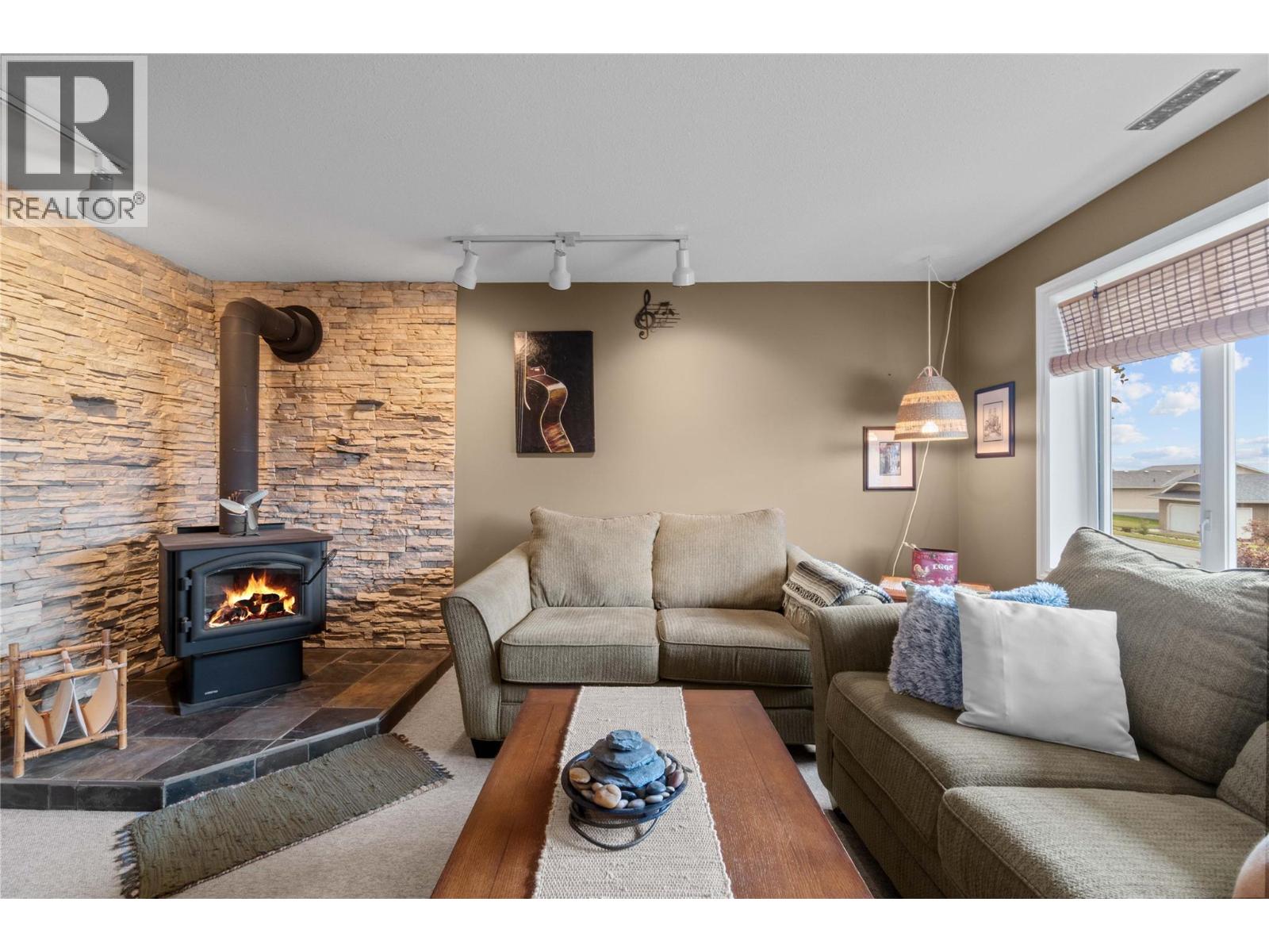 2270 3 Avenue SE, Salmon Arm