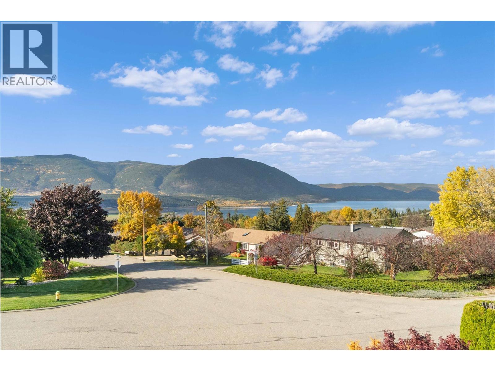 2270 3 Avenue SE, Salmon Arm
