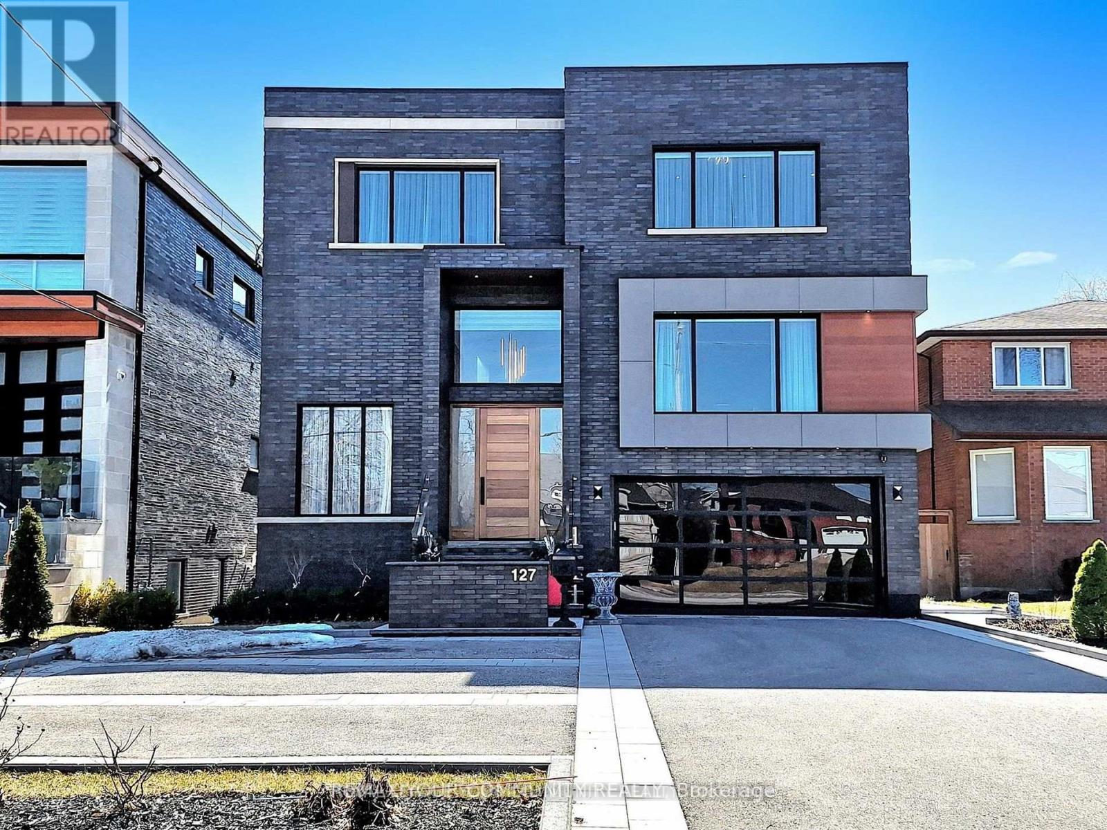 127 ELGIN MILLS ROAD W - 2