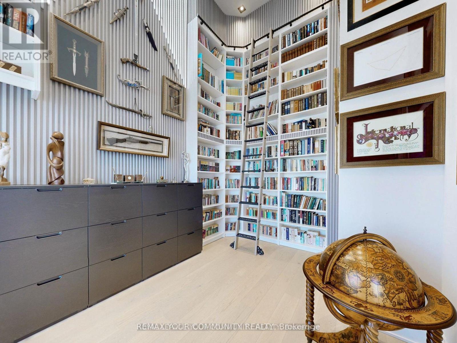 127 ELGIN MILLS ROAD W - 23