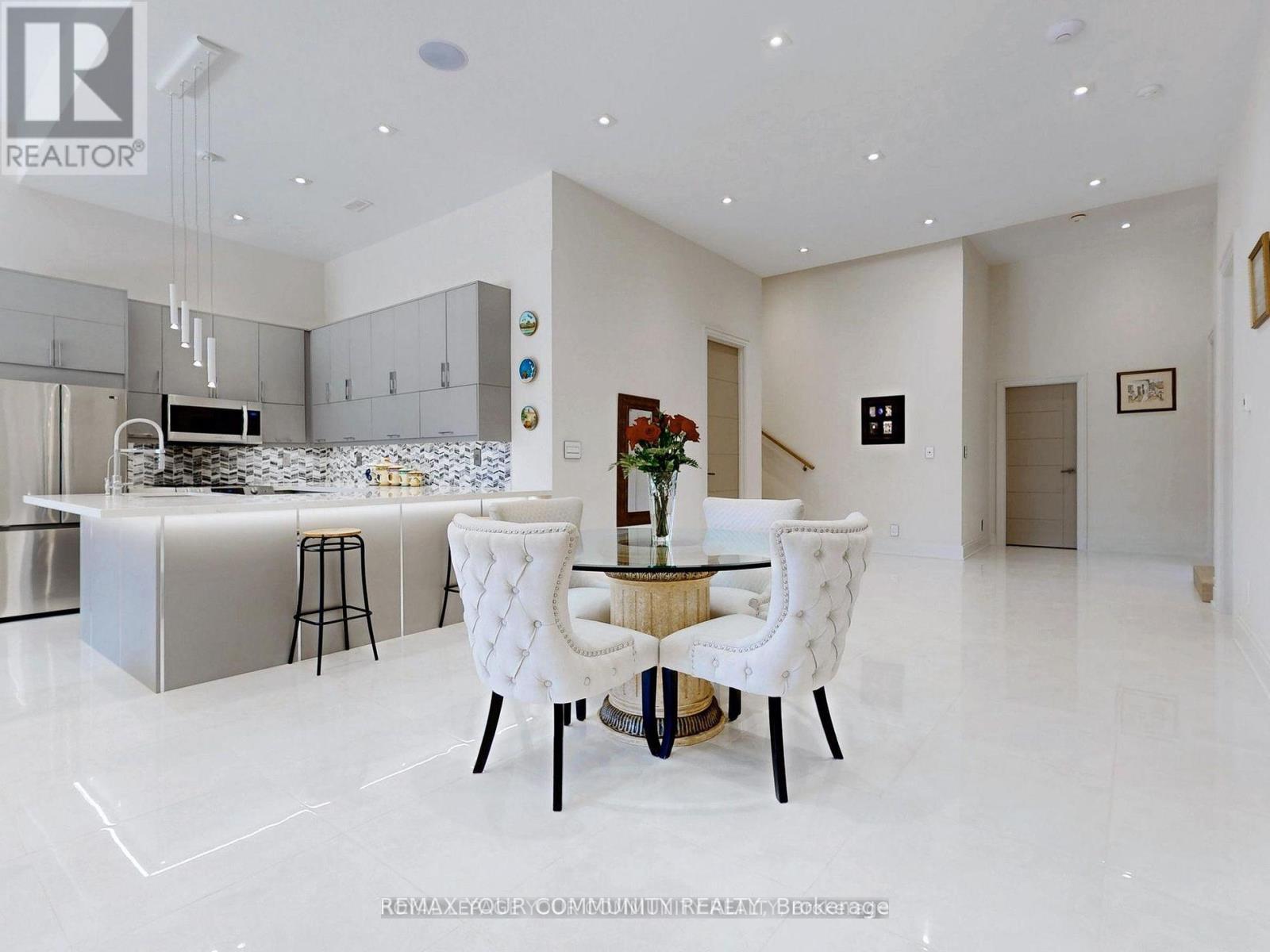 127 ELGIN MILLS ROAD W - 37