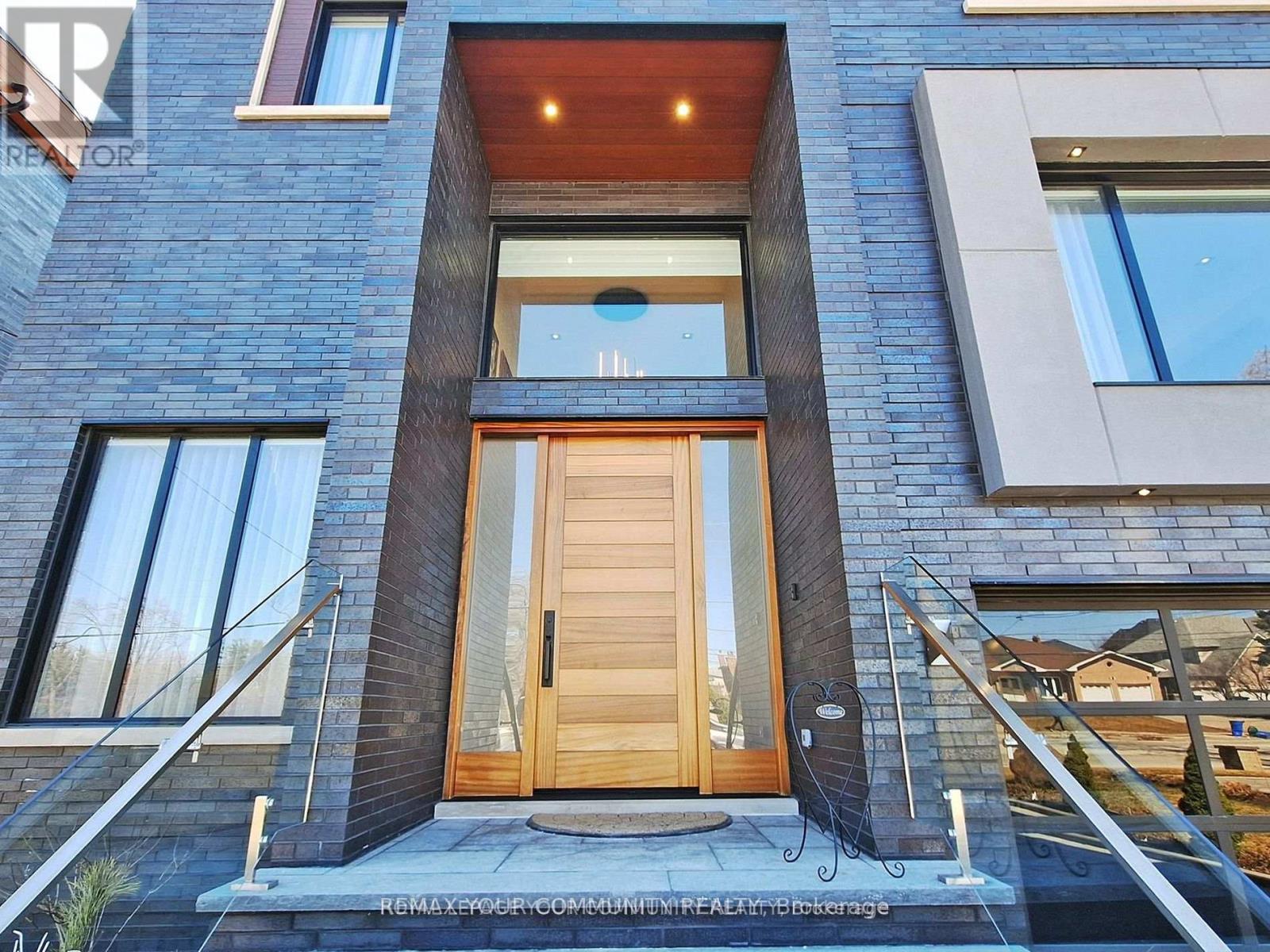 127 ELGIN MILLS ROAD W - 4