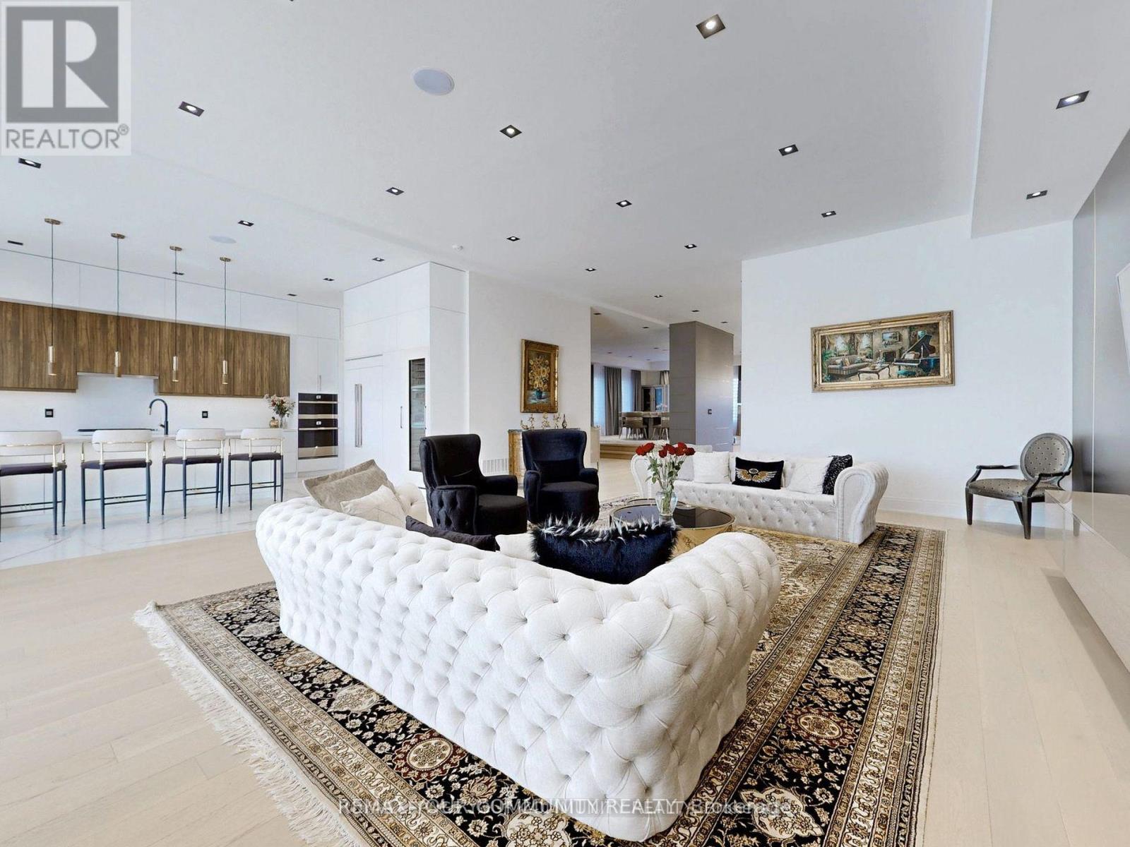 127 ELGIN MILLS ROAD W - 8