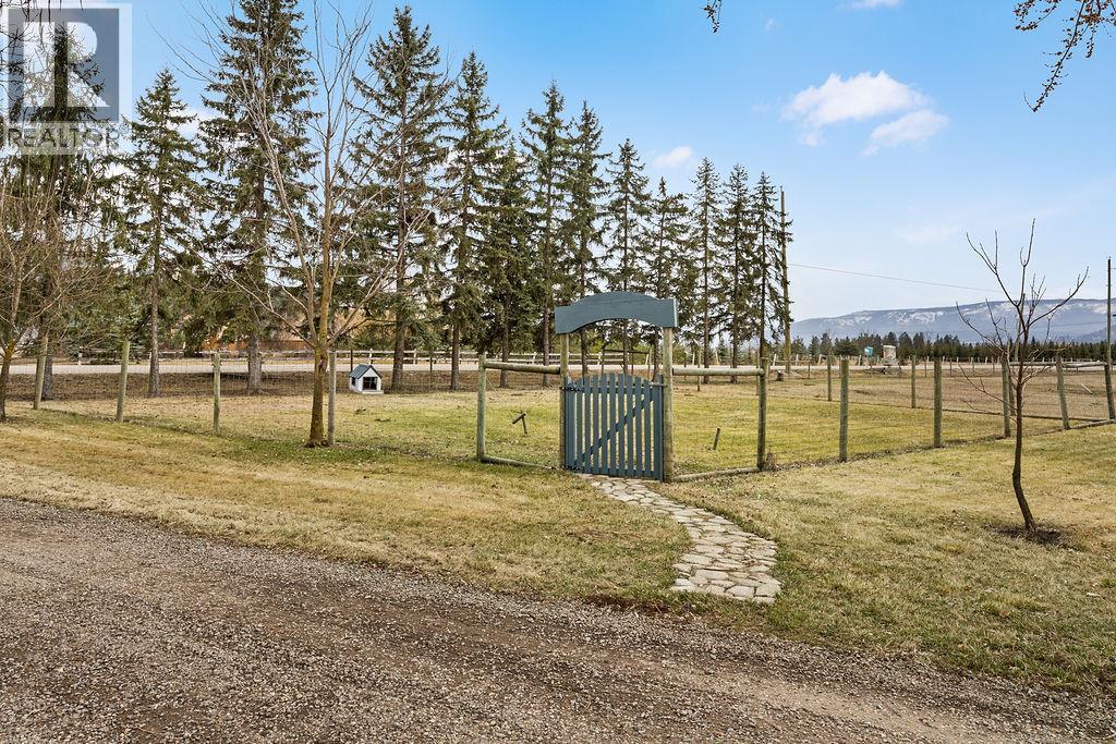 184 Pleasant Valley Cross Road, Spallumcheen