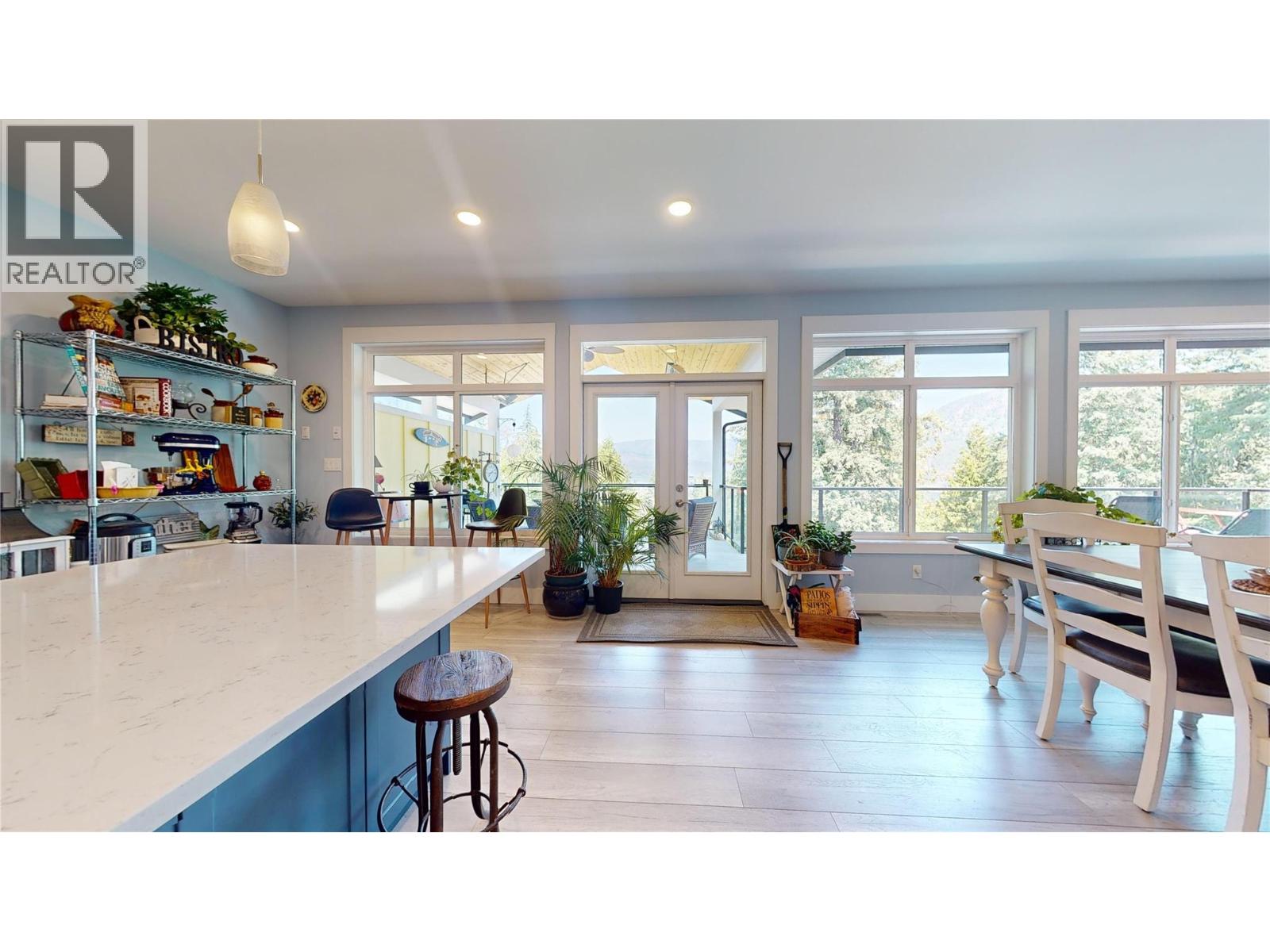 2526 Waverly Drive, Blind Bay