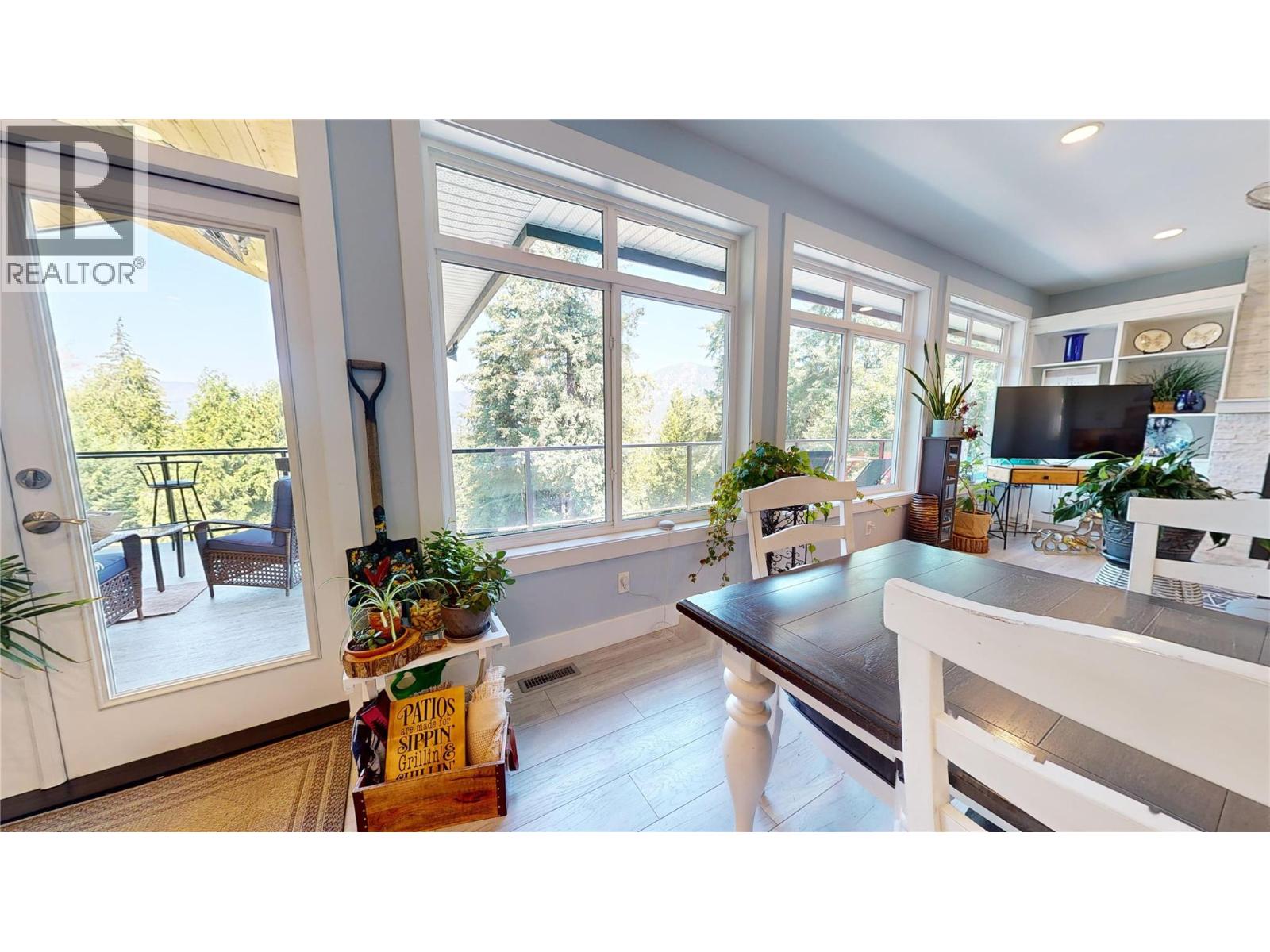 2526 Waverly Drive, Blind Bay