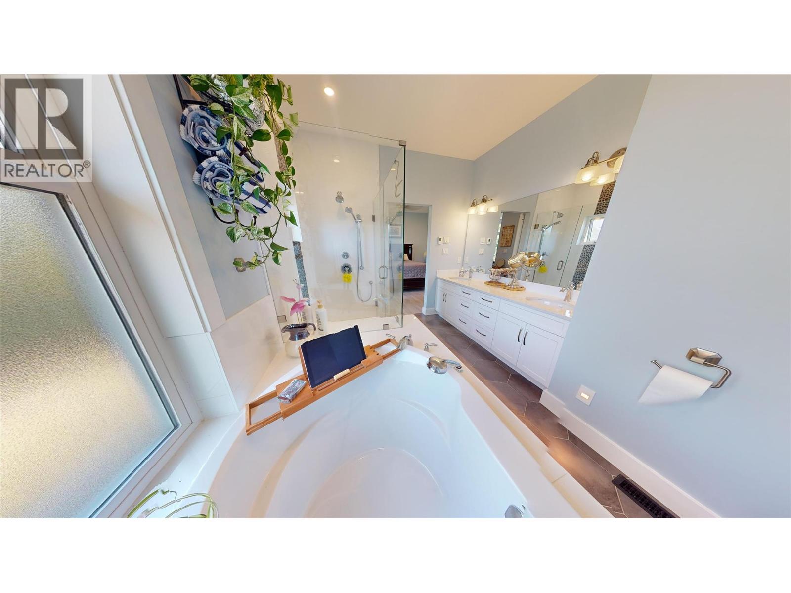 2526 Waverly Drive, Blind Bay