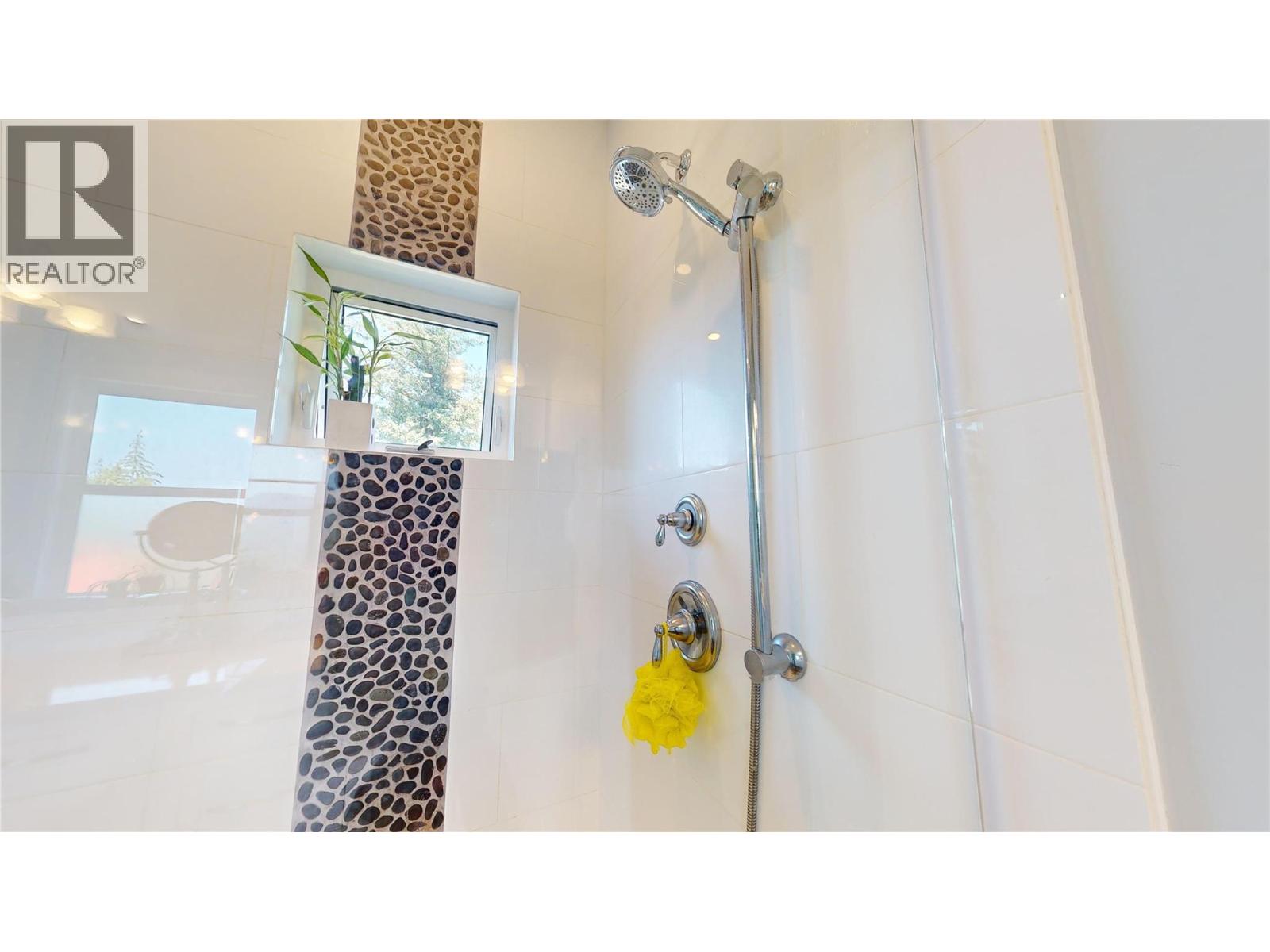 2526 Waverly Drive, Blind Bay