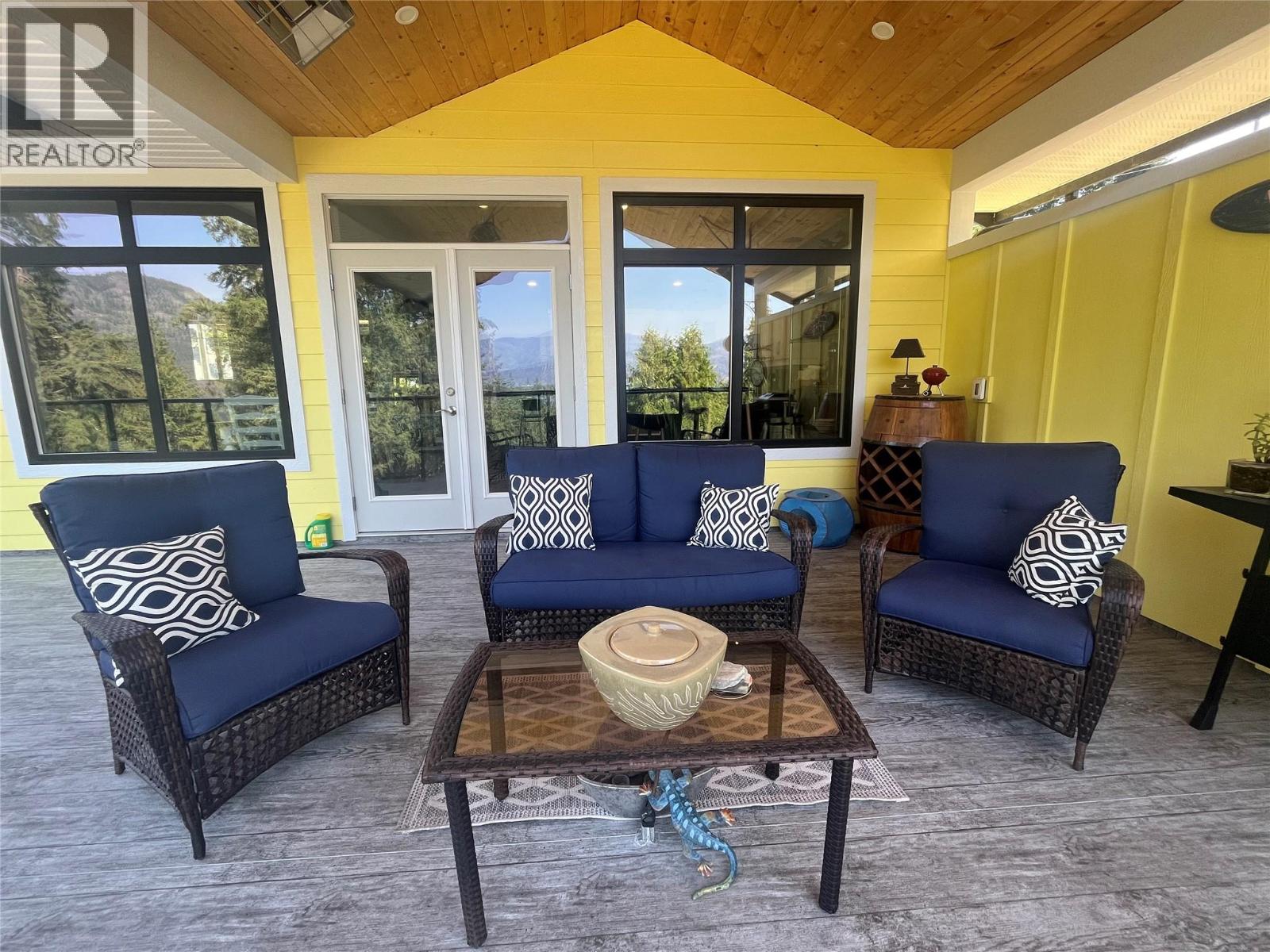 2526 Waverly Drive, Blind Bay