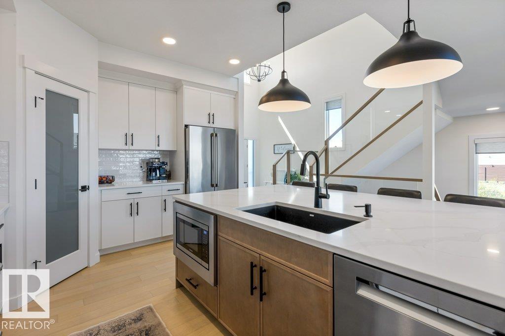 65 JUBILATION DR, St. Albert