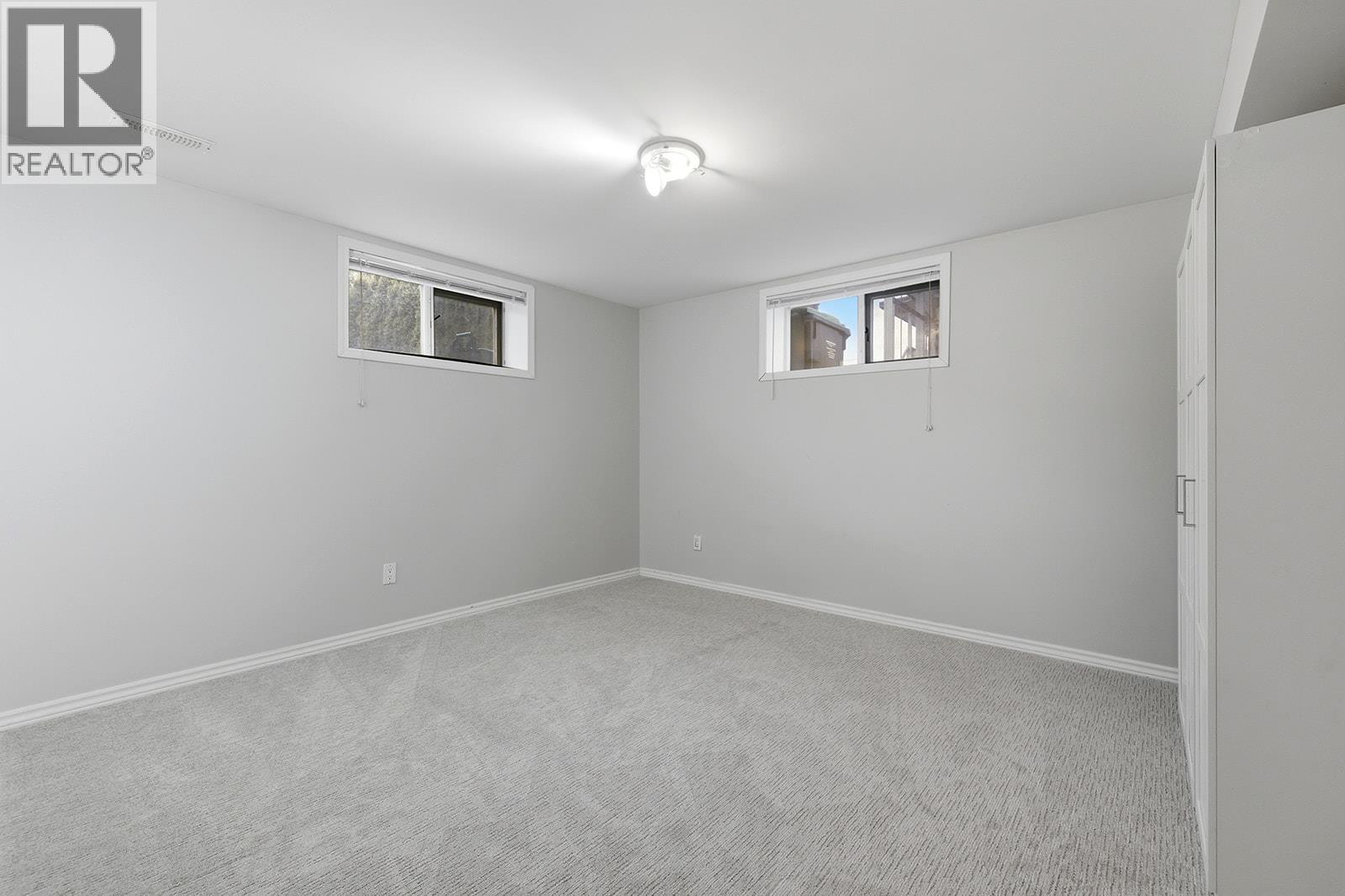 217 Holbrook Road W - 46