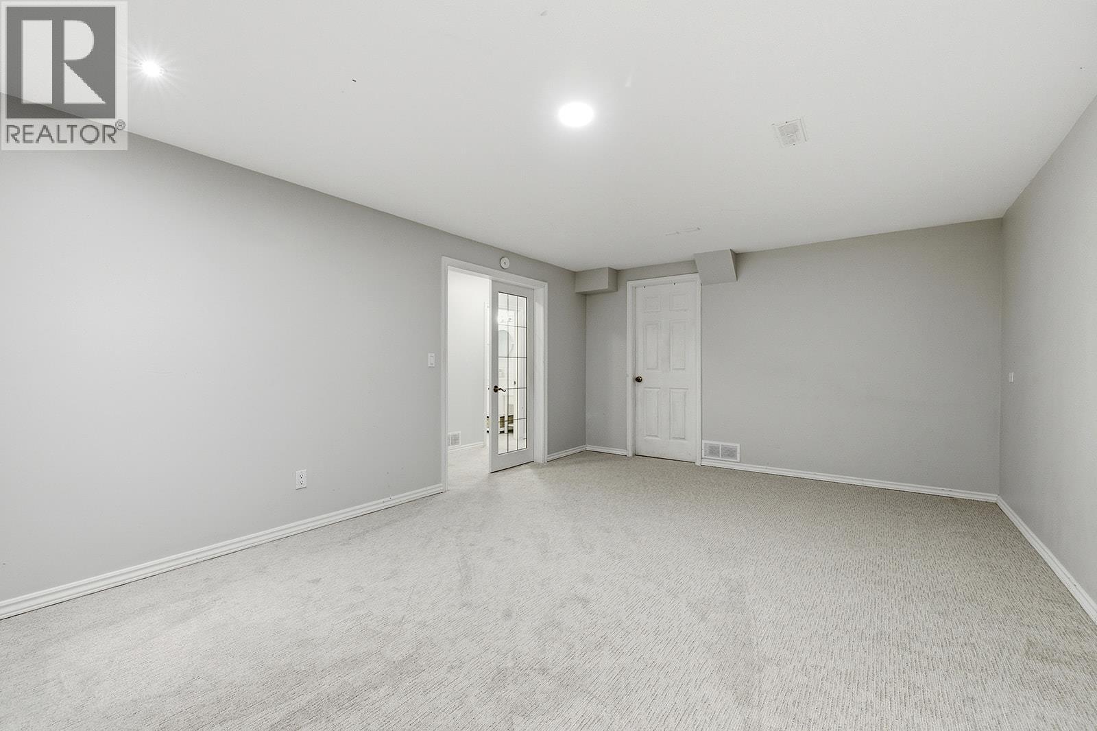 217 Holbrook Road W - 44