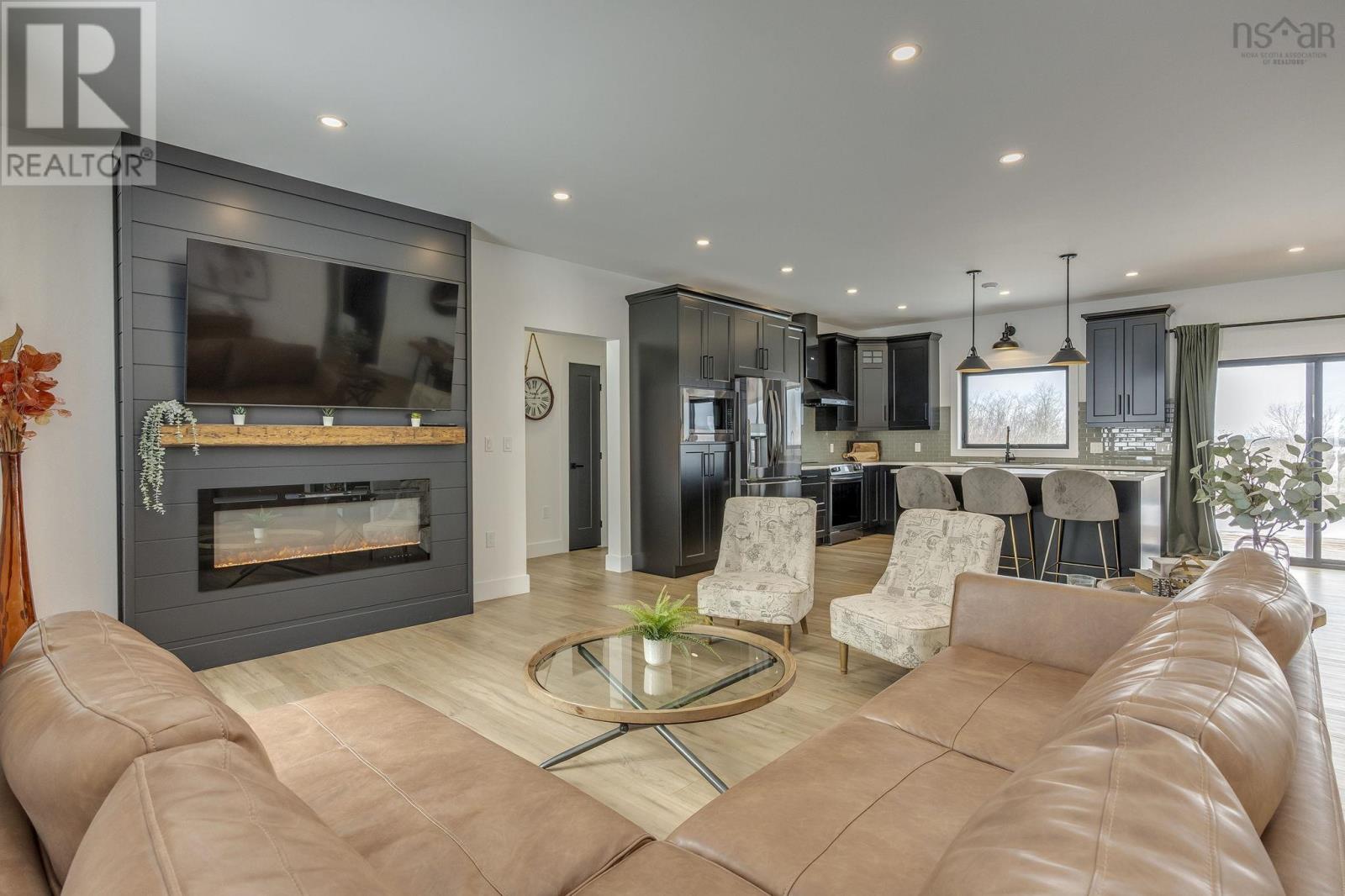 Property 15 of 42 of 573 236 Highway