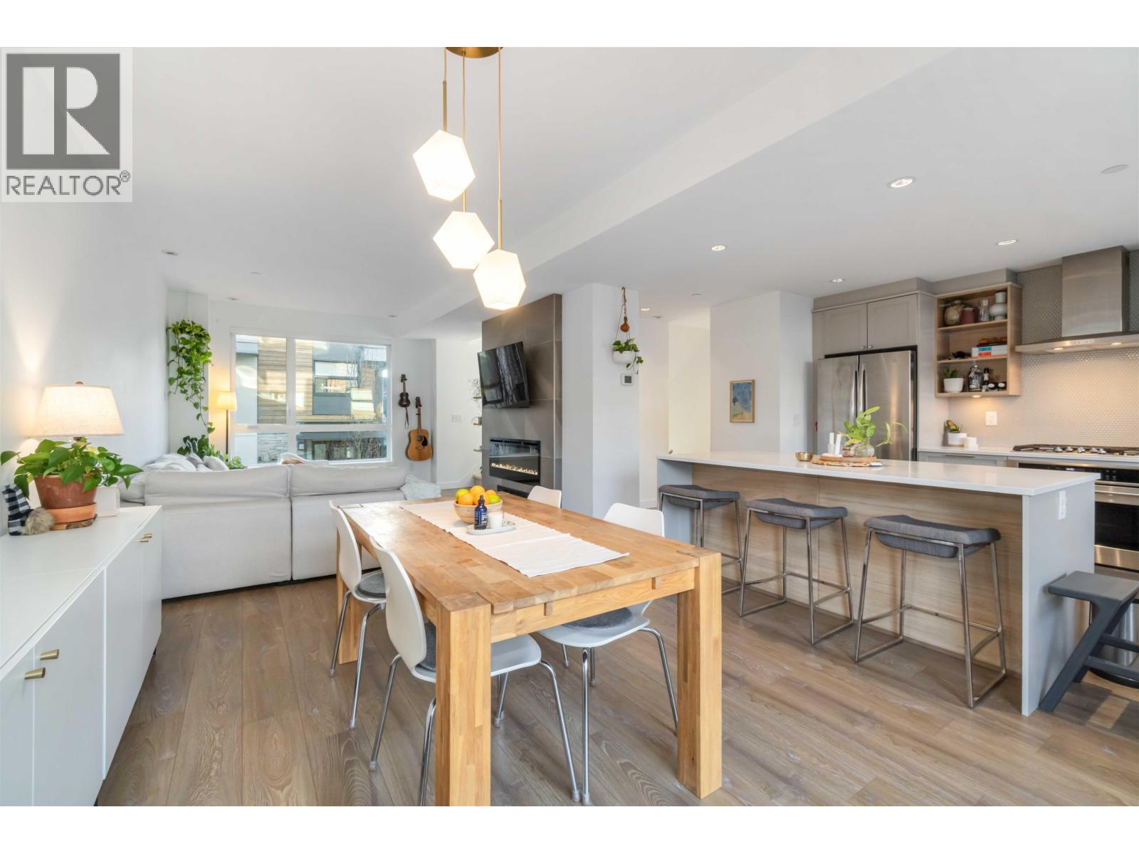 8 856 ORWELL STREET, Vancouver