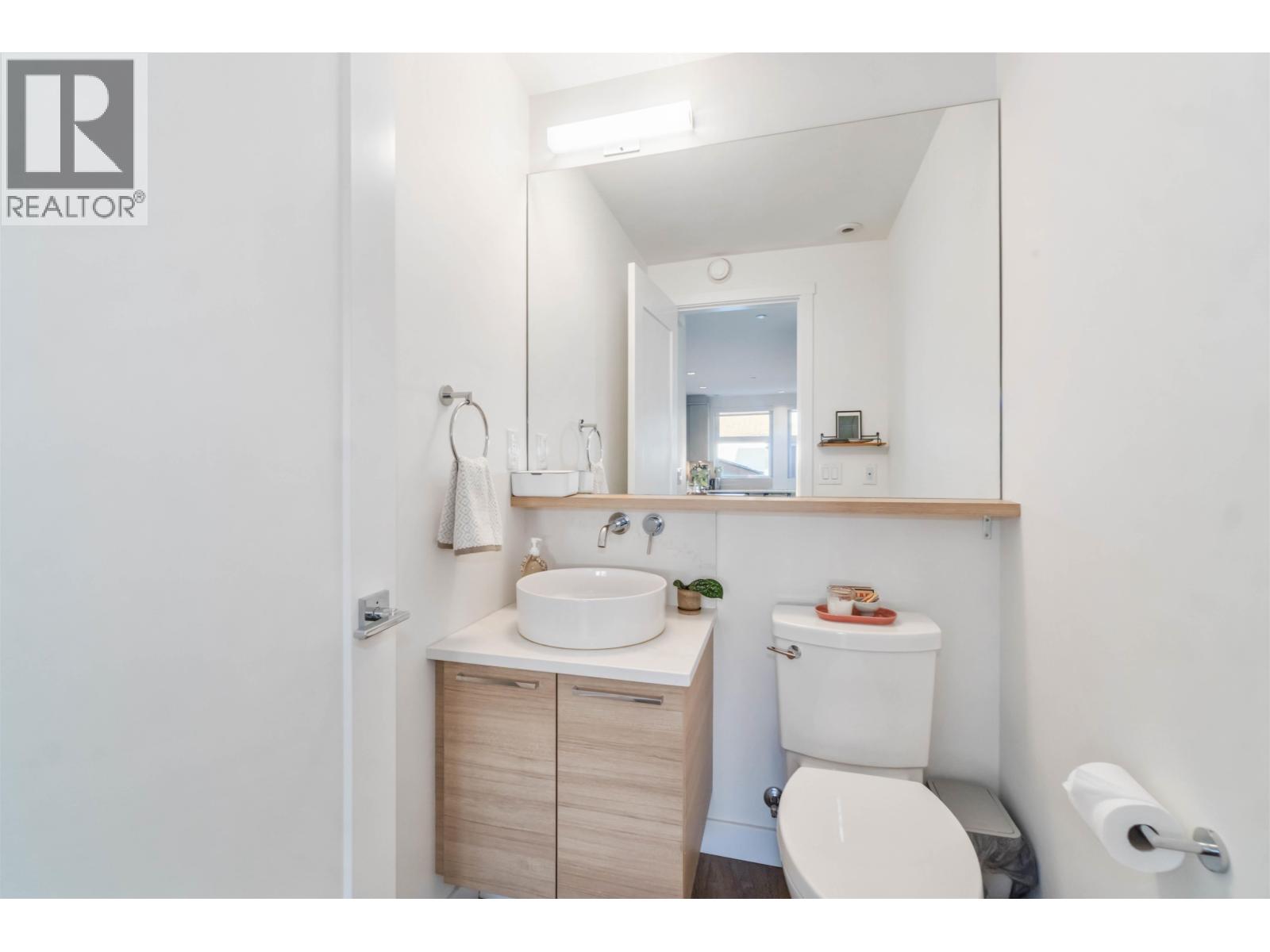 8 856 ORWELL STREET, Vancouver