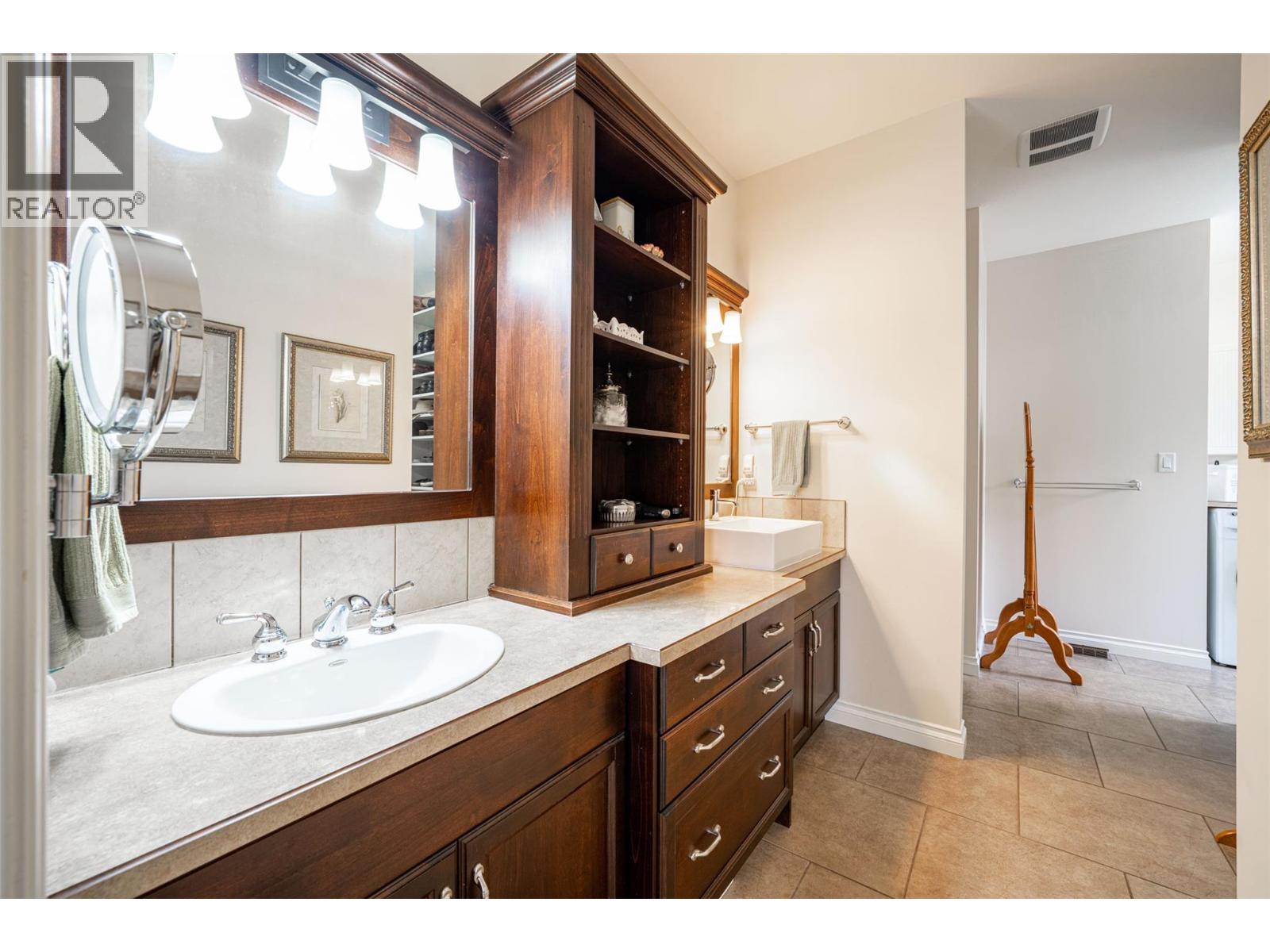 6905 MOUNTAINVIEW Drive, Oliver