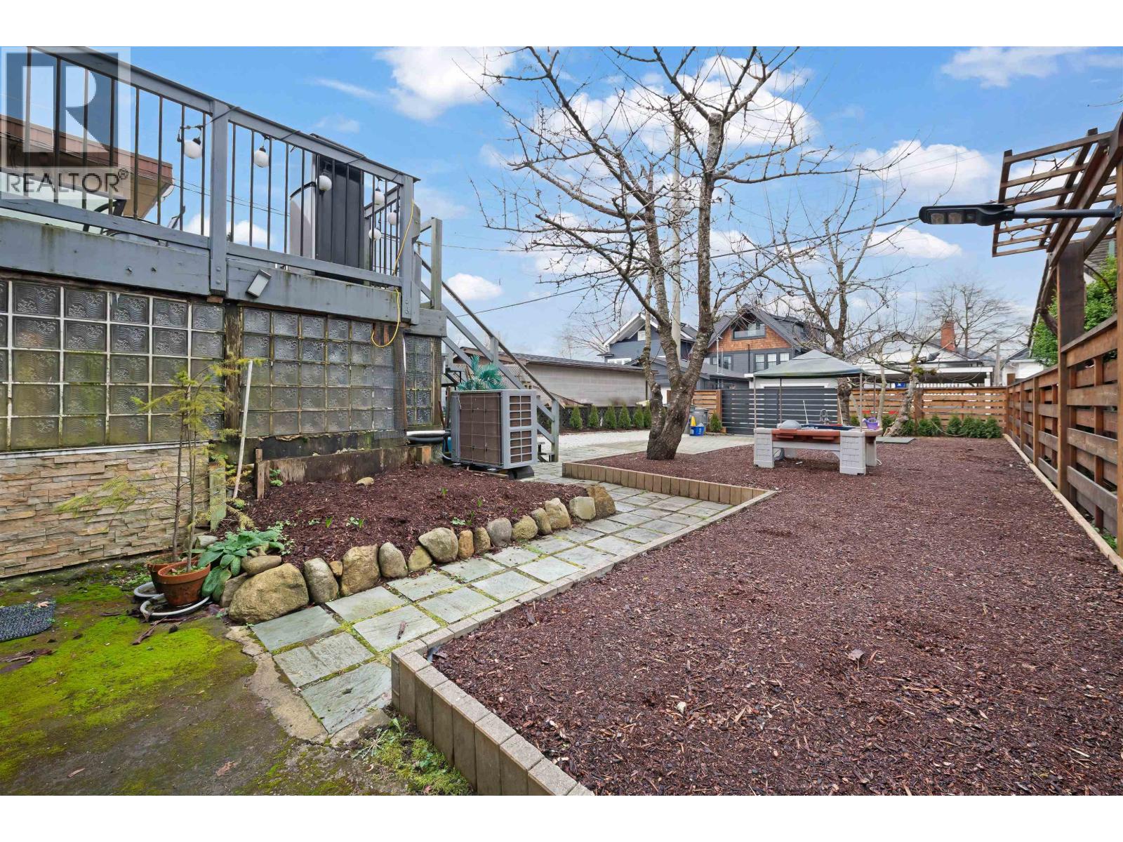 2675 DUNDAS STREET, Vancouver