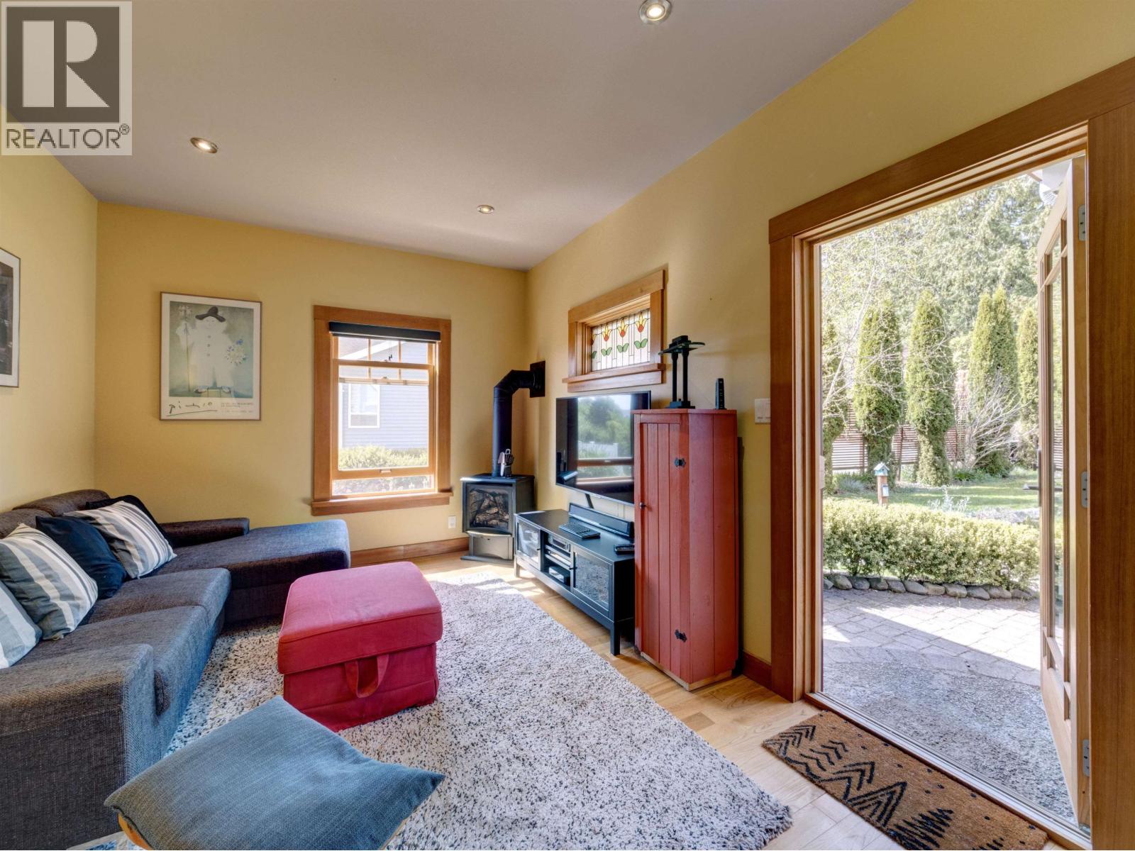 6373 N GALE AVENUE, Sechelt