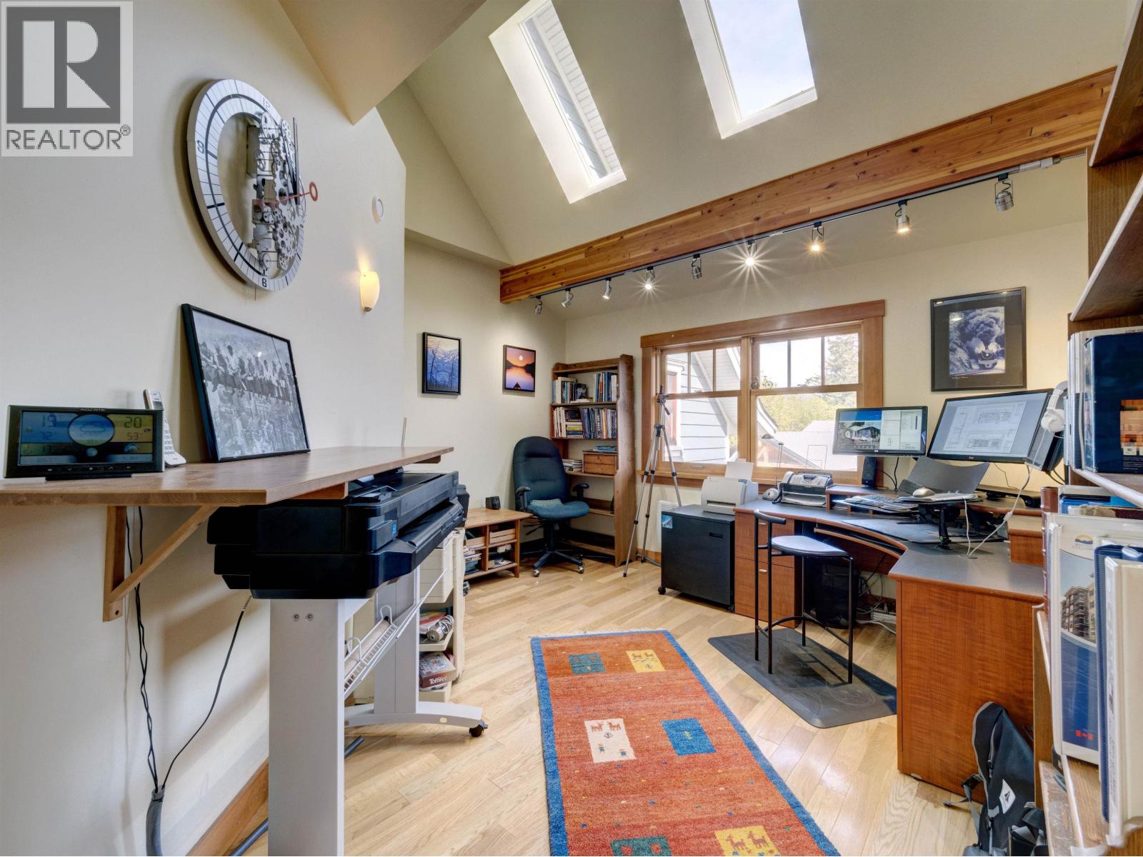 6373 N GALE AVENUE, Sechelt