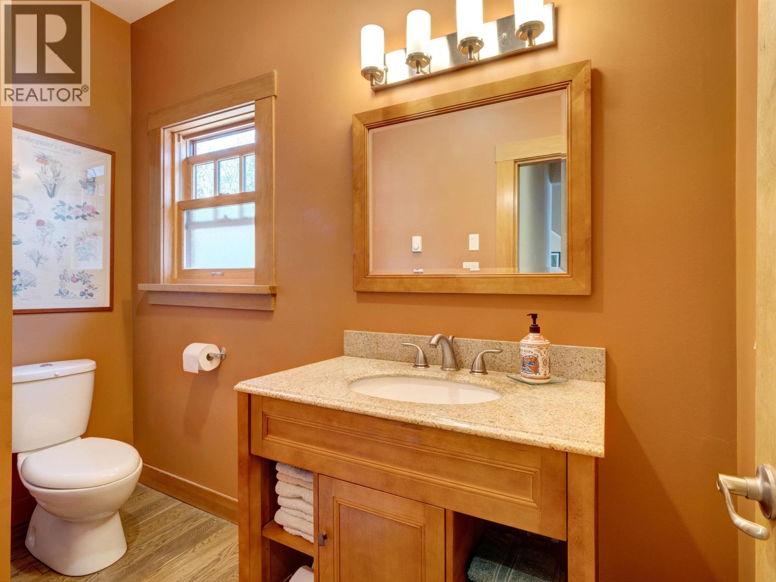 6373 N GALE AVENUE, Sechelt