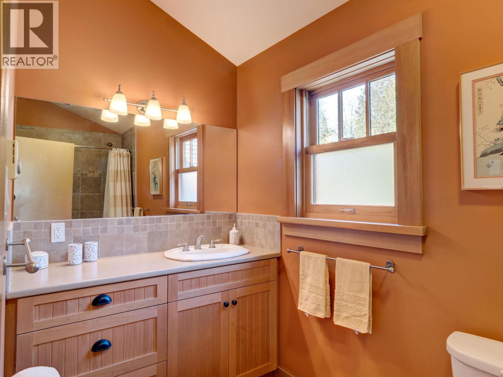 6373 N GALE AVENUE, Sechelt