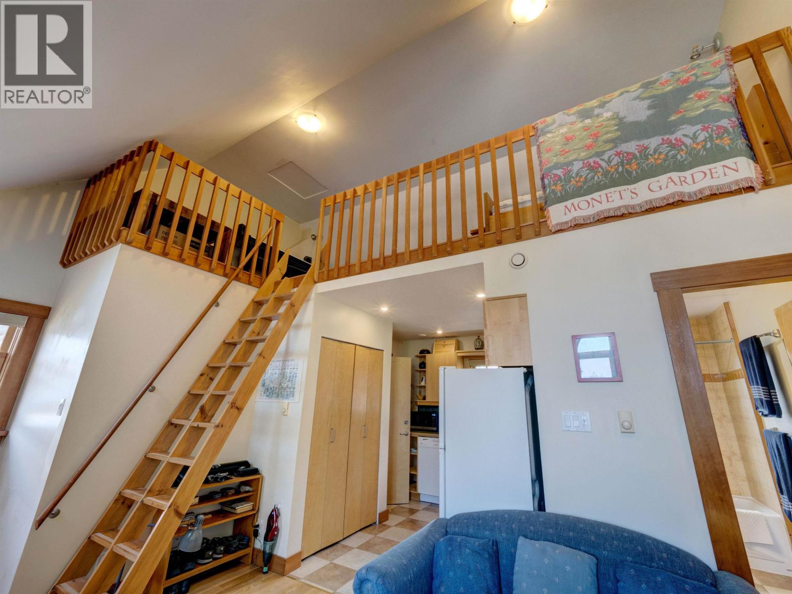 6373 N GALE AVENUE, Sechelt