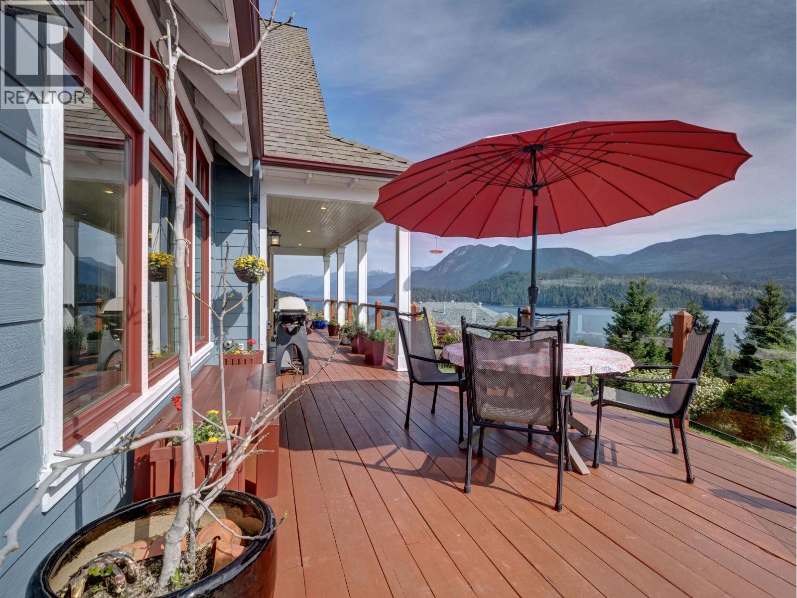 6373 N GALE AVENUE, Sechelt