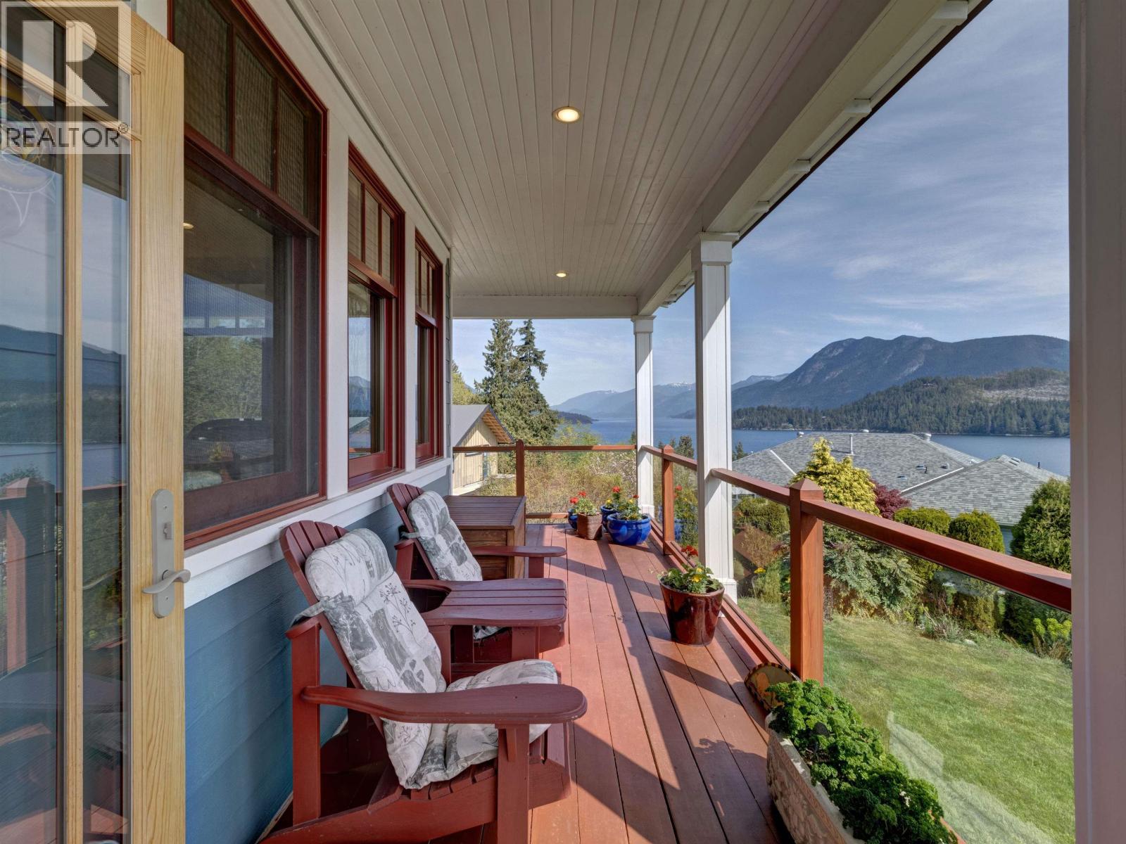 6373 N GALE AVENUE, Sechelt