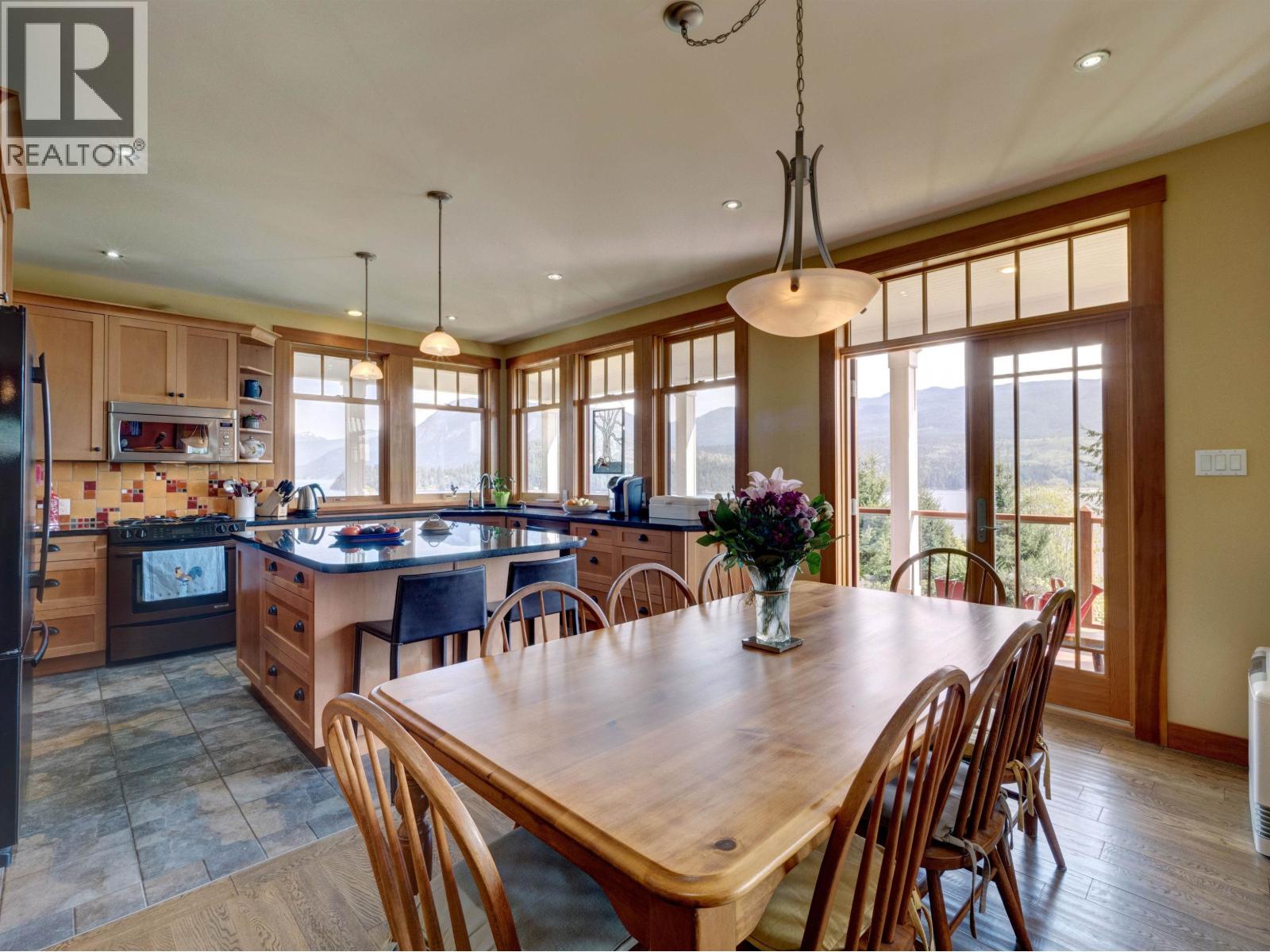 6373 N GALE AVENUE, Sechelt