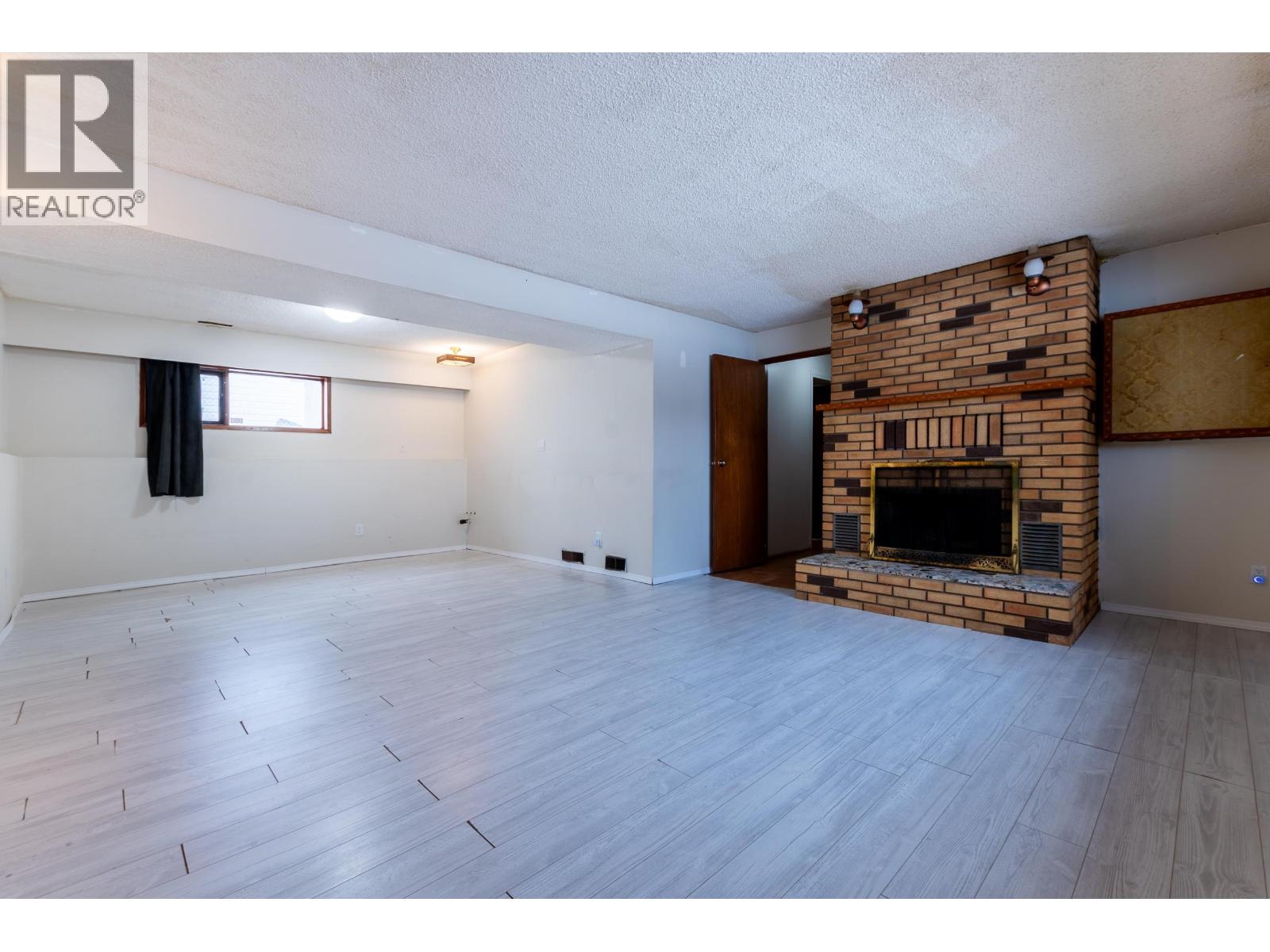 2288 8TH AVENUE - 18