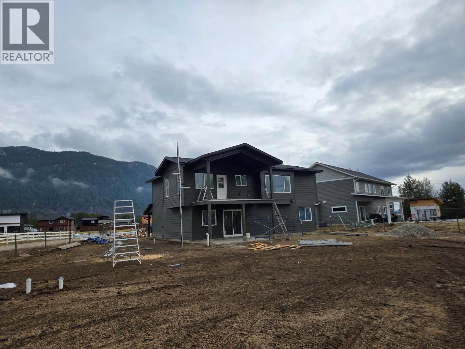 319 ELKVIEW Trail, Castlegar