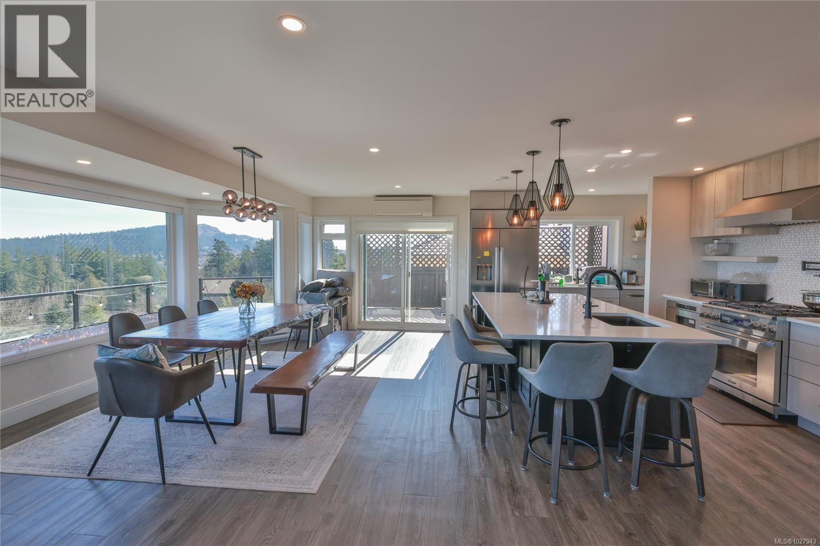  972 Seapearl Place, Saanich