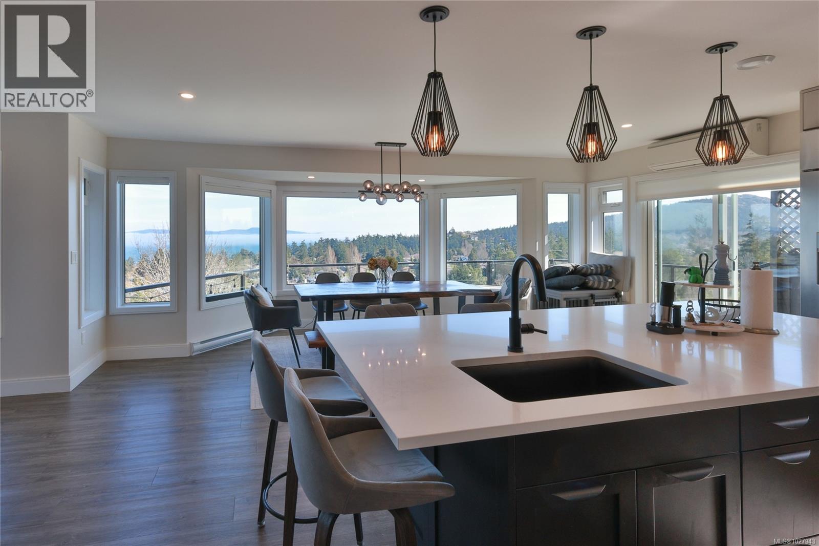  972 Seapearl Place, Saanich