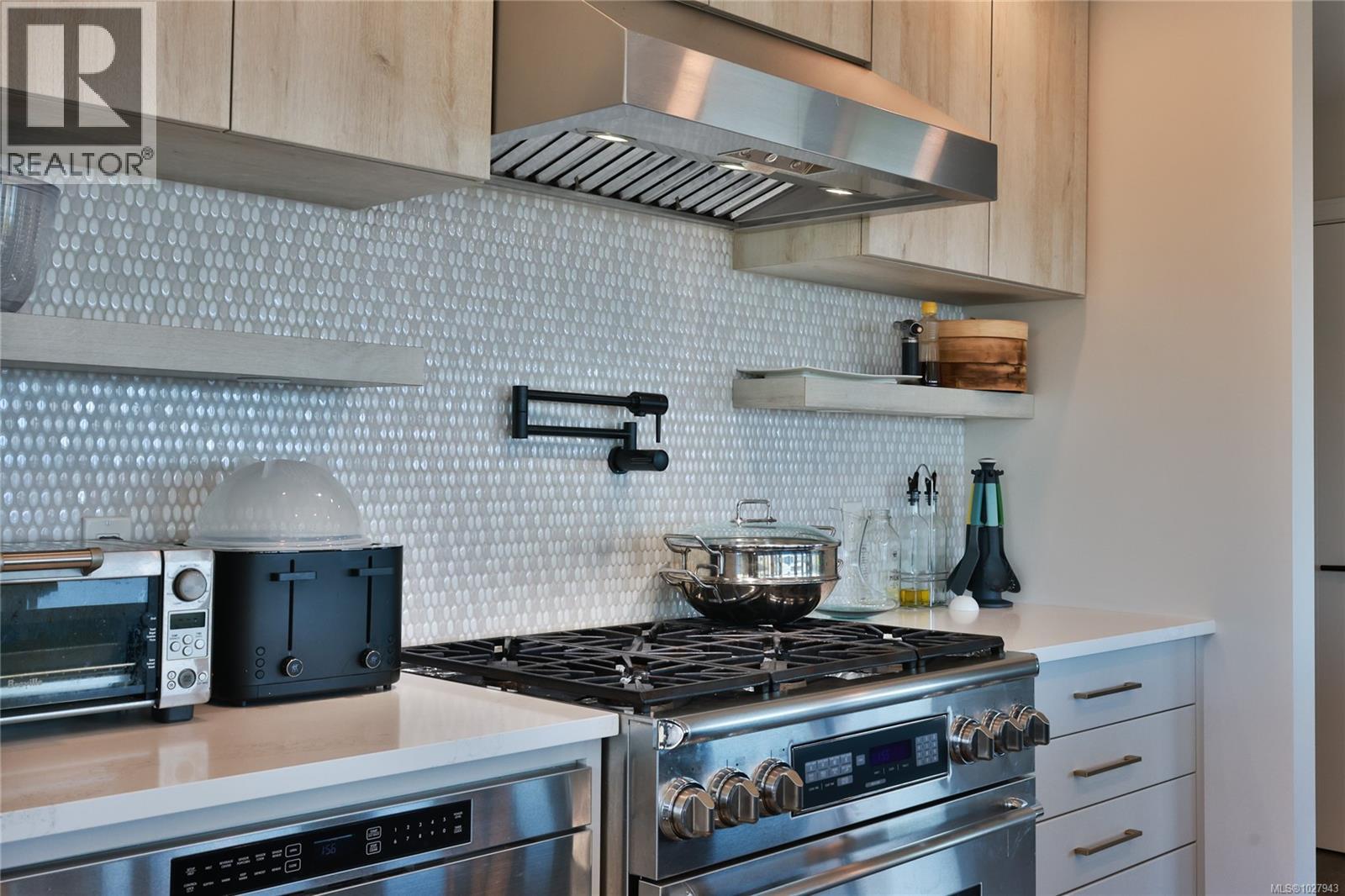  972 Seapearl Place, Saanich