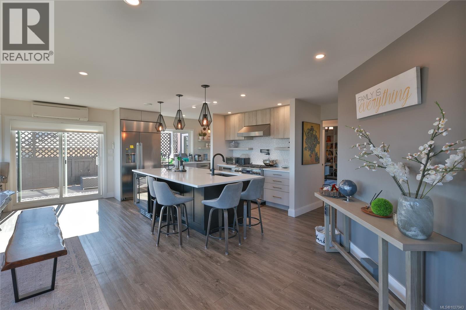  972 Seapearl Place, Saanich