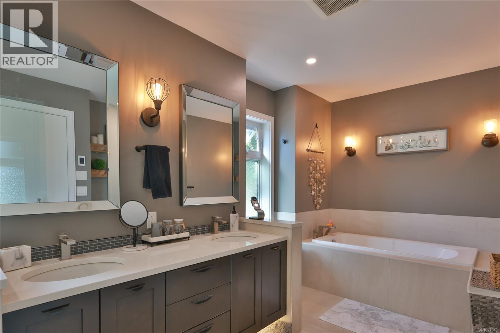  972 Seapearl Place, Saanich