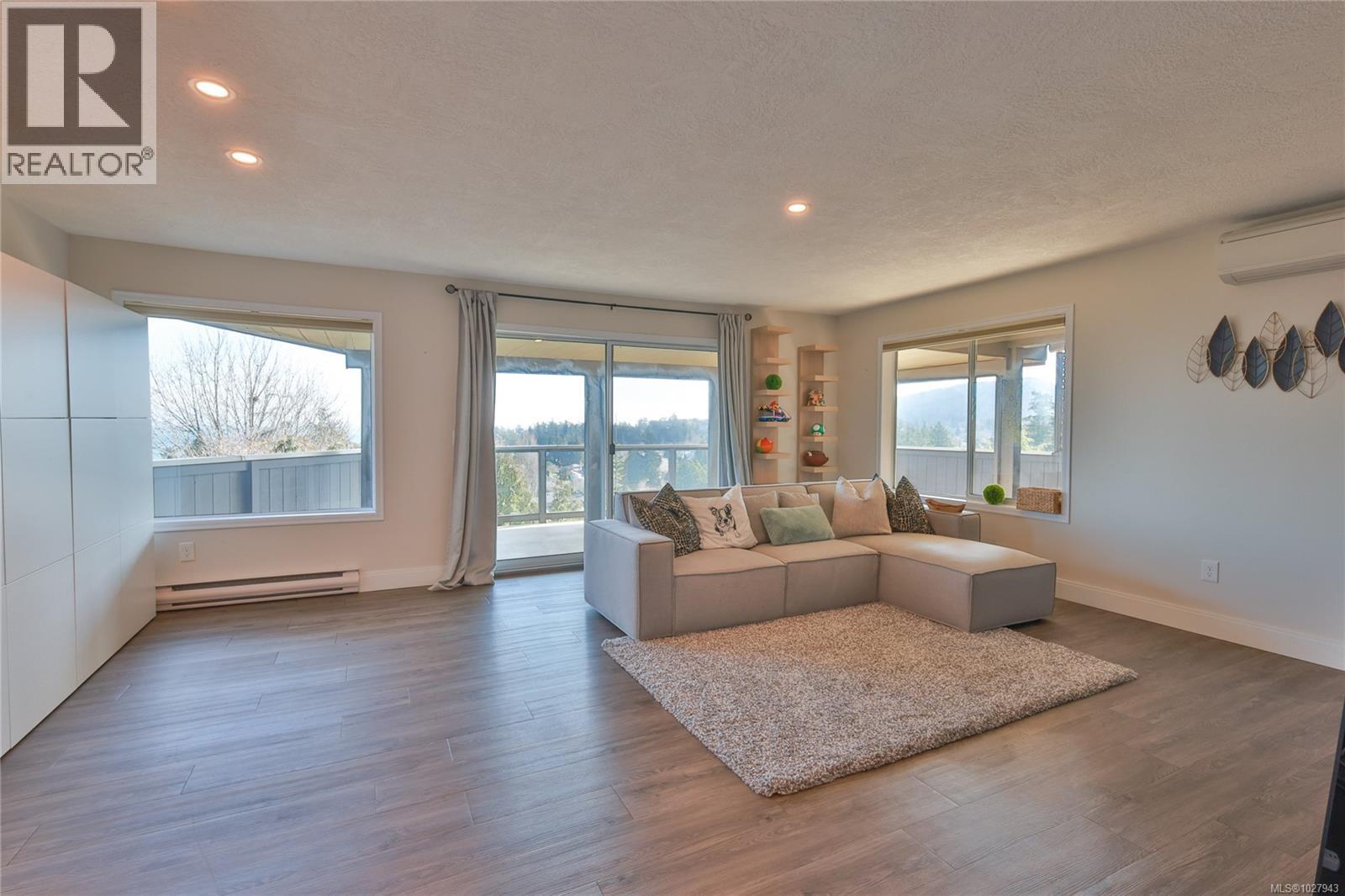  972 Seapearl Place, Saanich