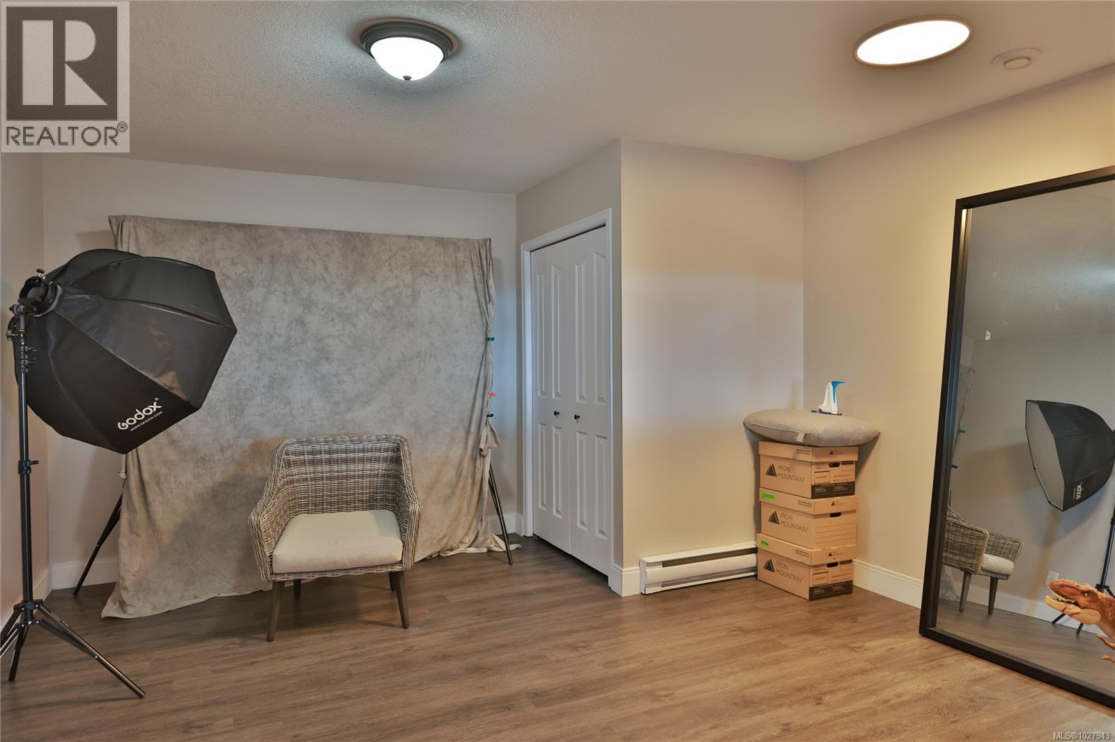  972 Seapearl Place, Saanich