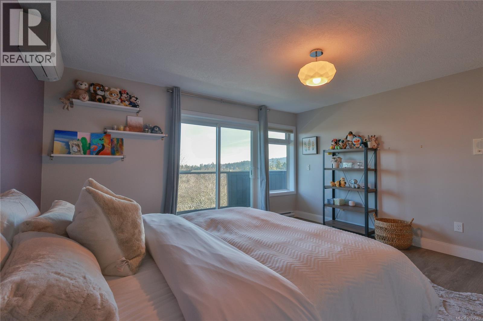  972 Seapearl Place, Saanich