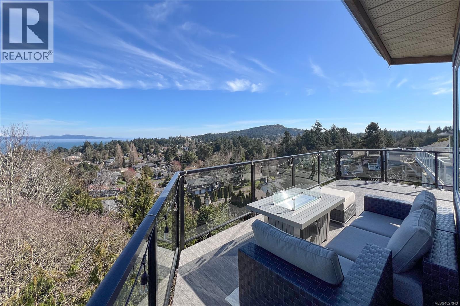  972 Seapearl Place, Saanich