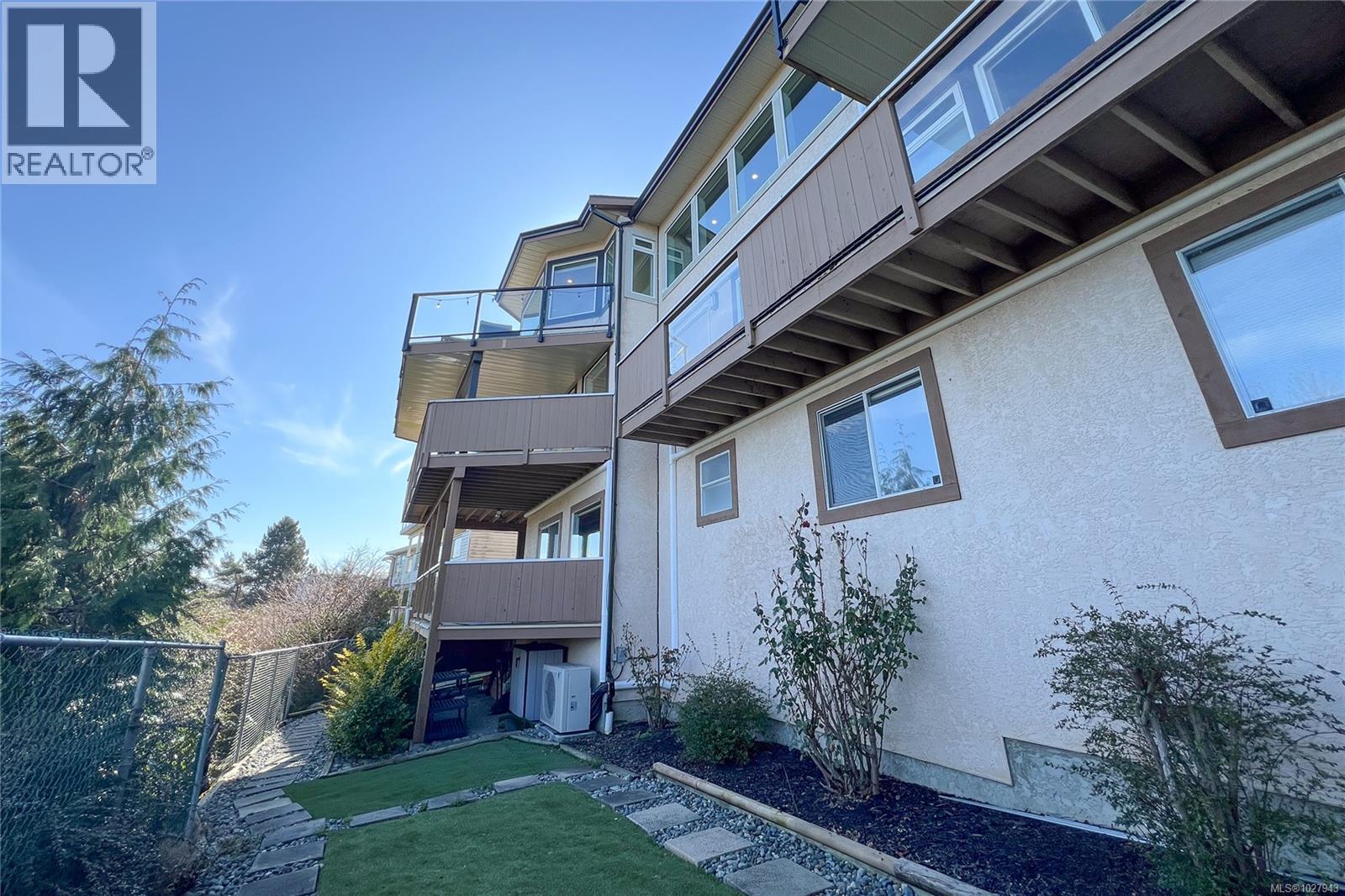 972 Seapearl Place, Saanich