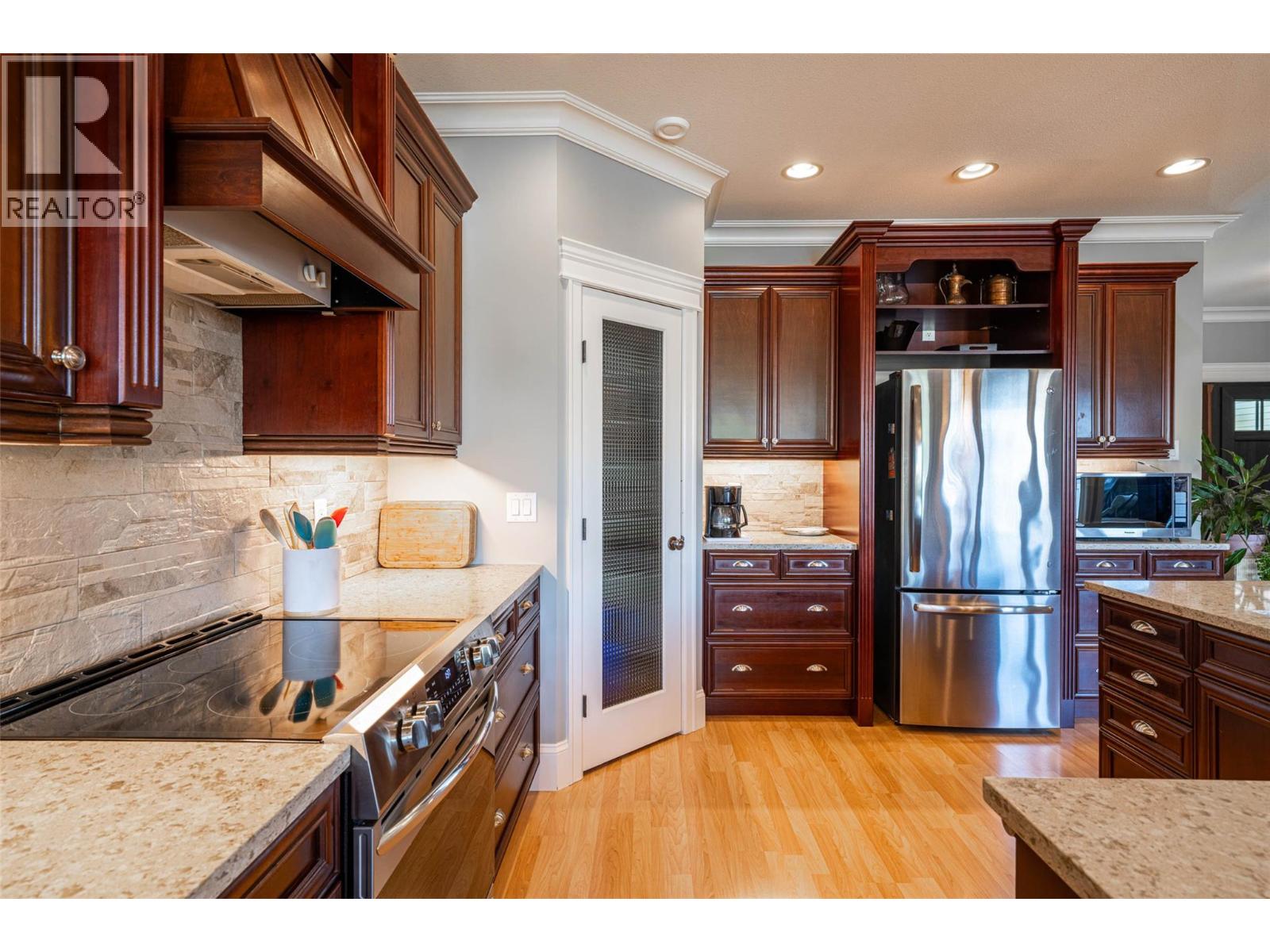 2540 Colony Street, Armstrong