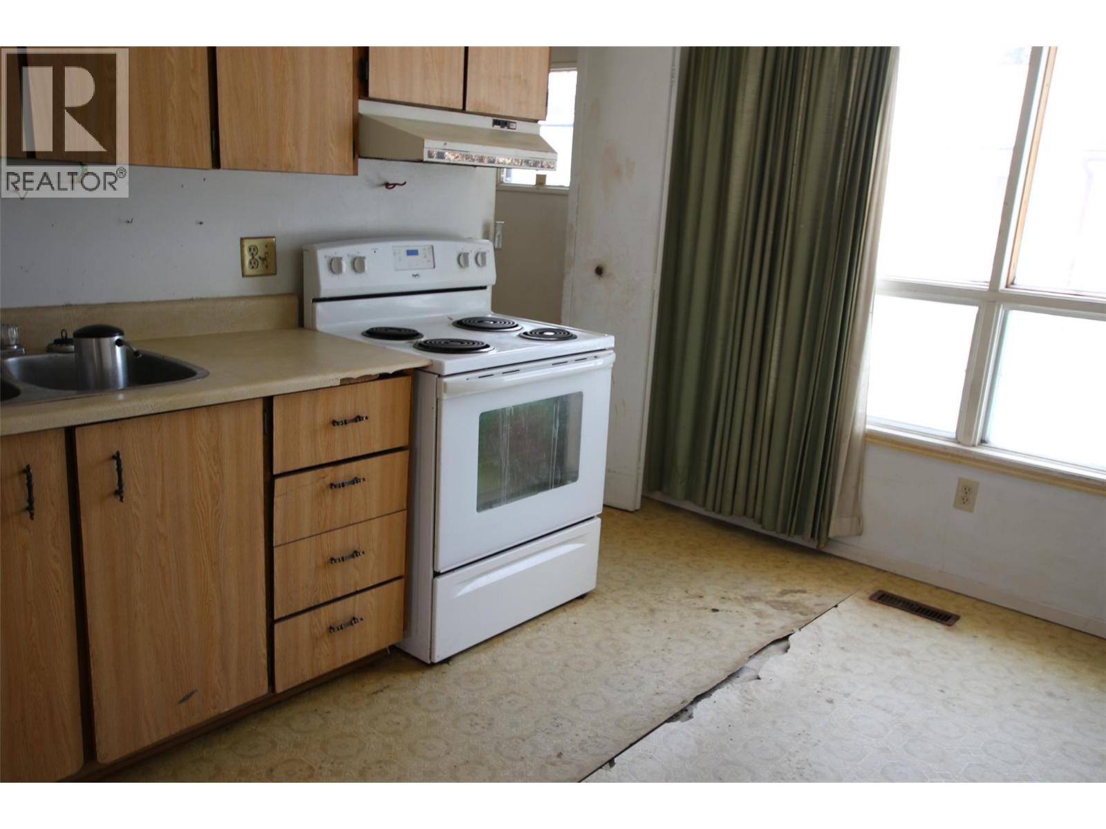 332 Willow Drive, Tumbler Ridge