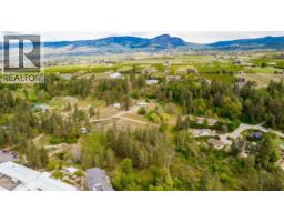 Family room - 2718 O'reilly Road, Kelowna, BC V1W2R5 Photo 6