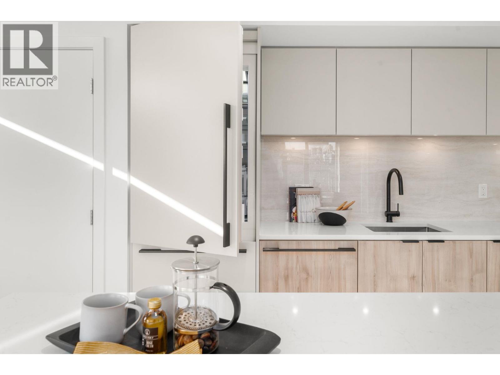 110 755 HARBOURSIDE DRIVE, North Vancouver