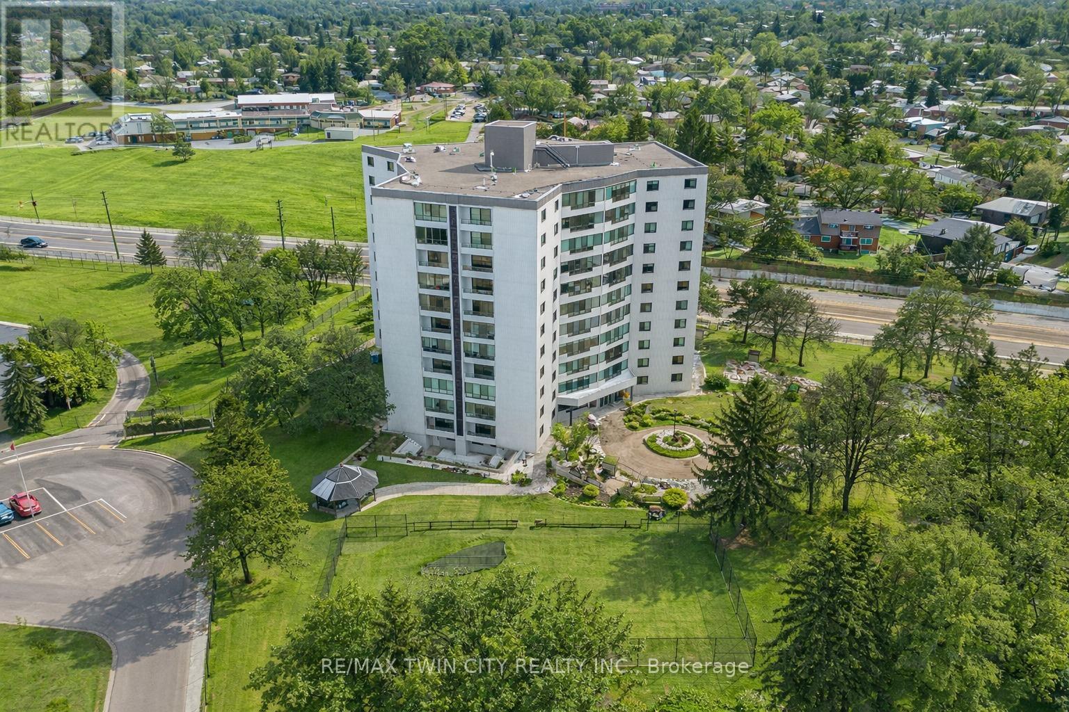 102 - 250 GLENRIDGE DRIVE
