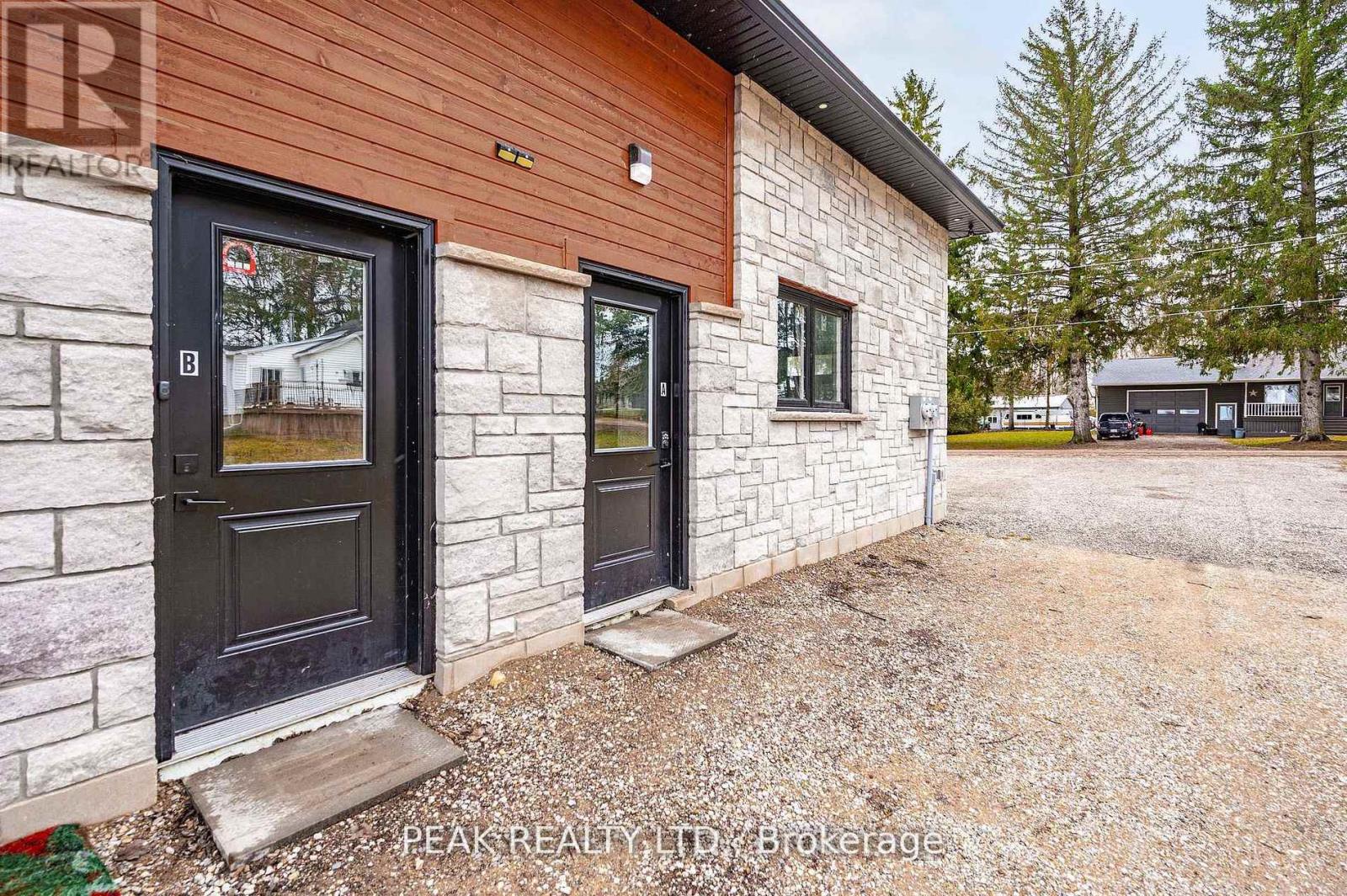 1020 VICTORIA STREET - 18