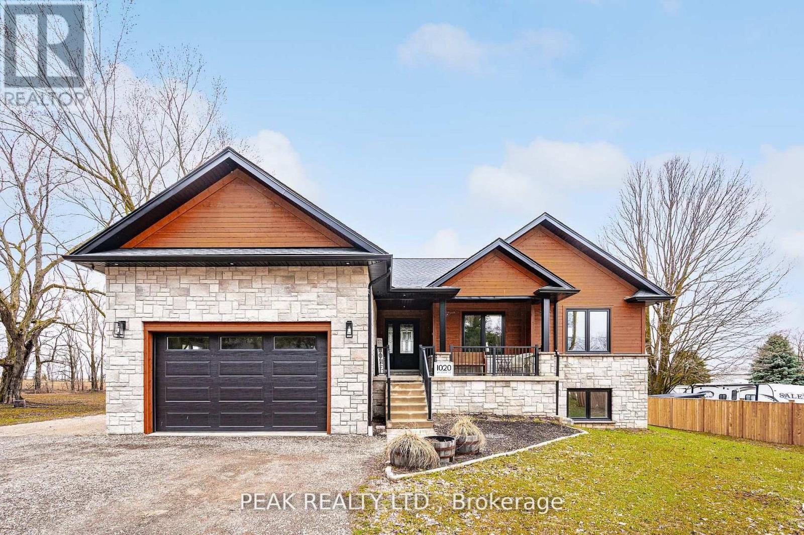 1020 VICTORIA STREET - 2